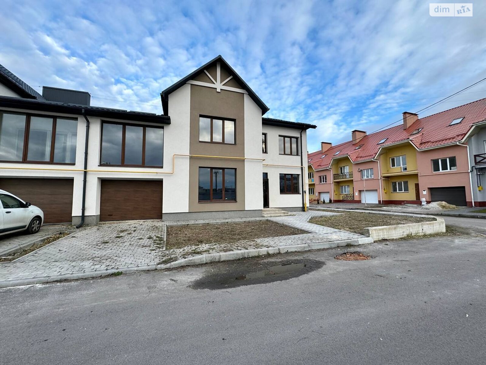 двоповерховий таунхаус, 160 кв. м, цегла. Продаж в Рівному, район Південний фото 1 двоповерховий таунхаус, 160 кв. м, цегла. Продаж в Рівному, район Південний фото 1