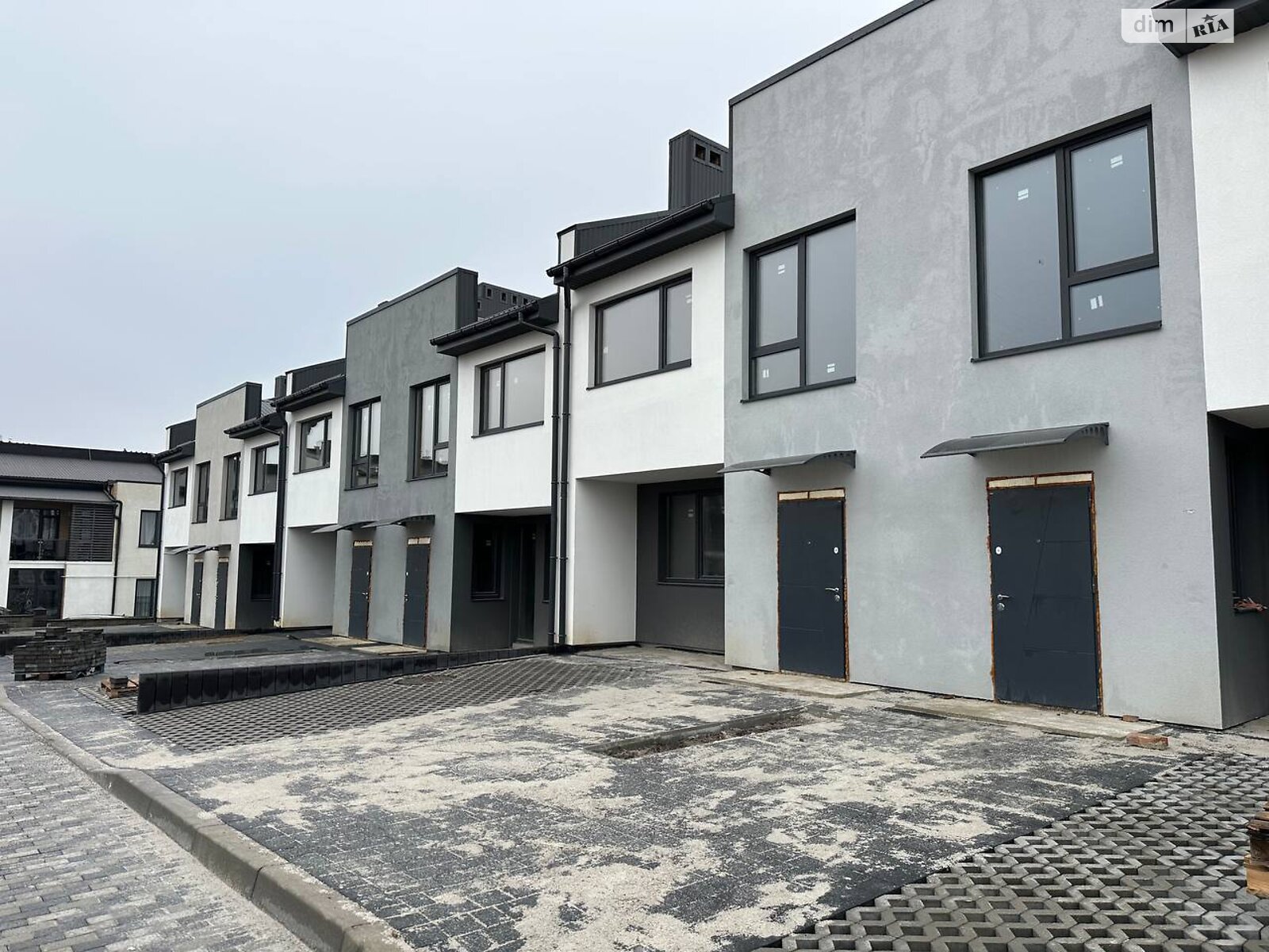 двухэтажный таунхаус, 99 кв. м, кирпич. Продажа в Ровно район Южный фото 1