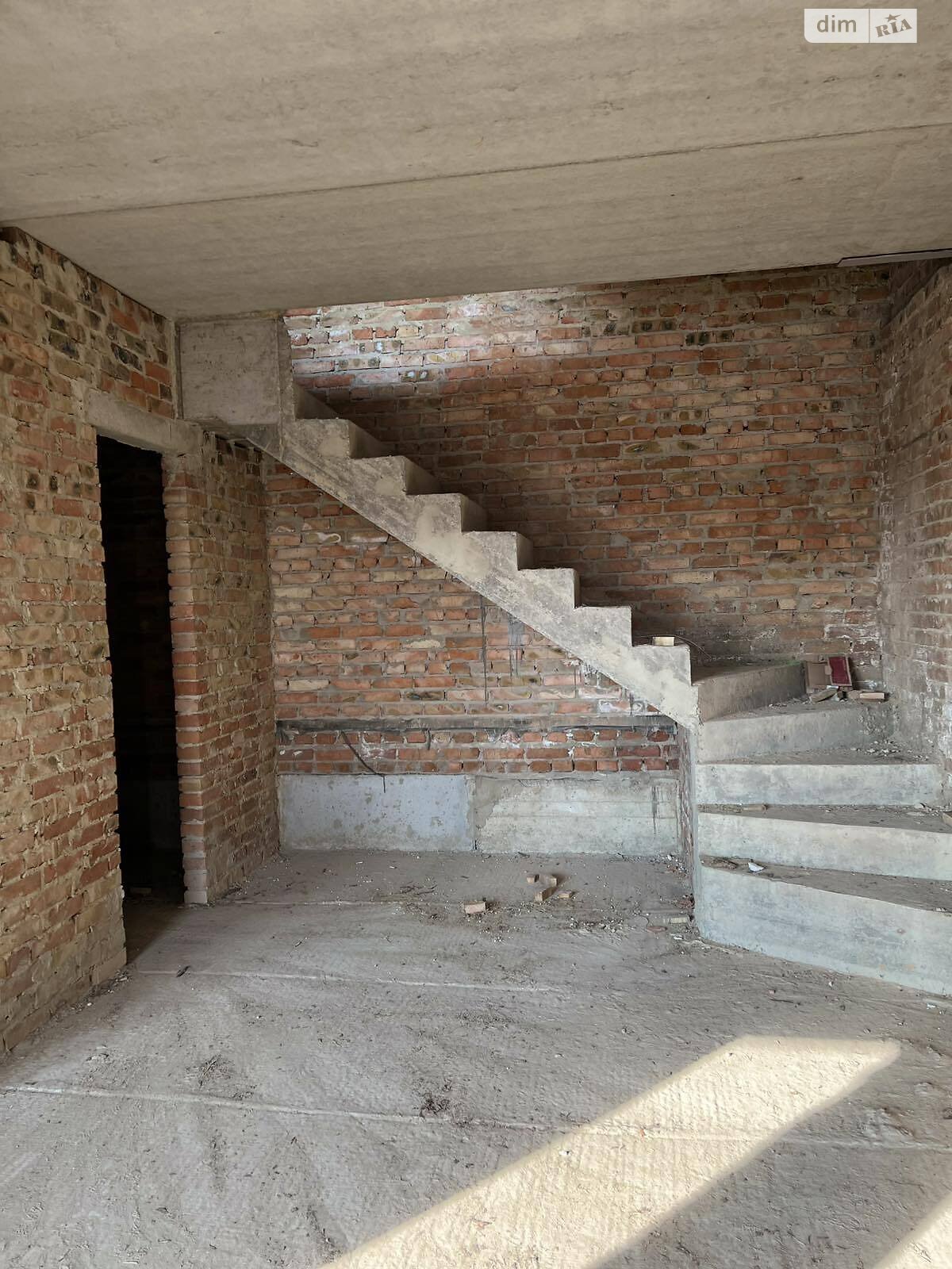 двухэтажный таунхаус, 99 кв. м, кирпич. Продажа в Ровно район Южный фото 1