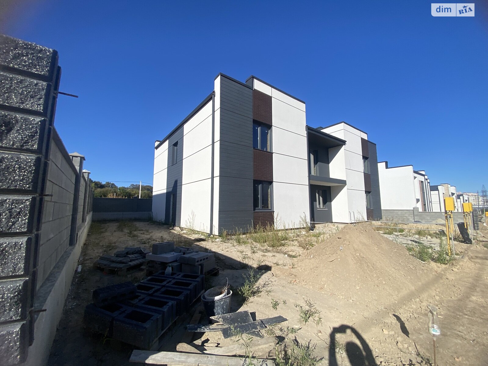 двухэтажный таунхаус, 100 кв. м, кирпич. Продажа в Ровно район Ювилейный фото 1 двухэтажный таунхаус, 100 кв. м, кирпич. Продажа в Ровно район Ювилейный фото 1