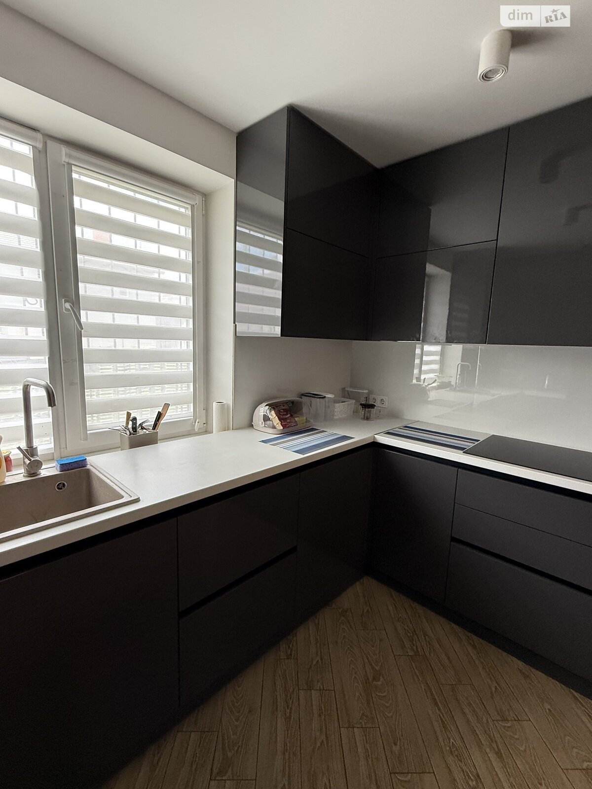 трехэтажный таунхаус, 160.8 кв. м, кирпич. Продажа в Рясно-Русском фото 1 трехэтажный таунхаус, 160.8 кв. м, кирпич. Продажа в Рясно-Русском фото 1