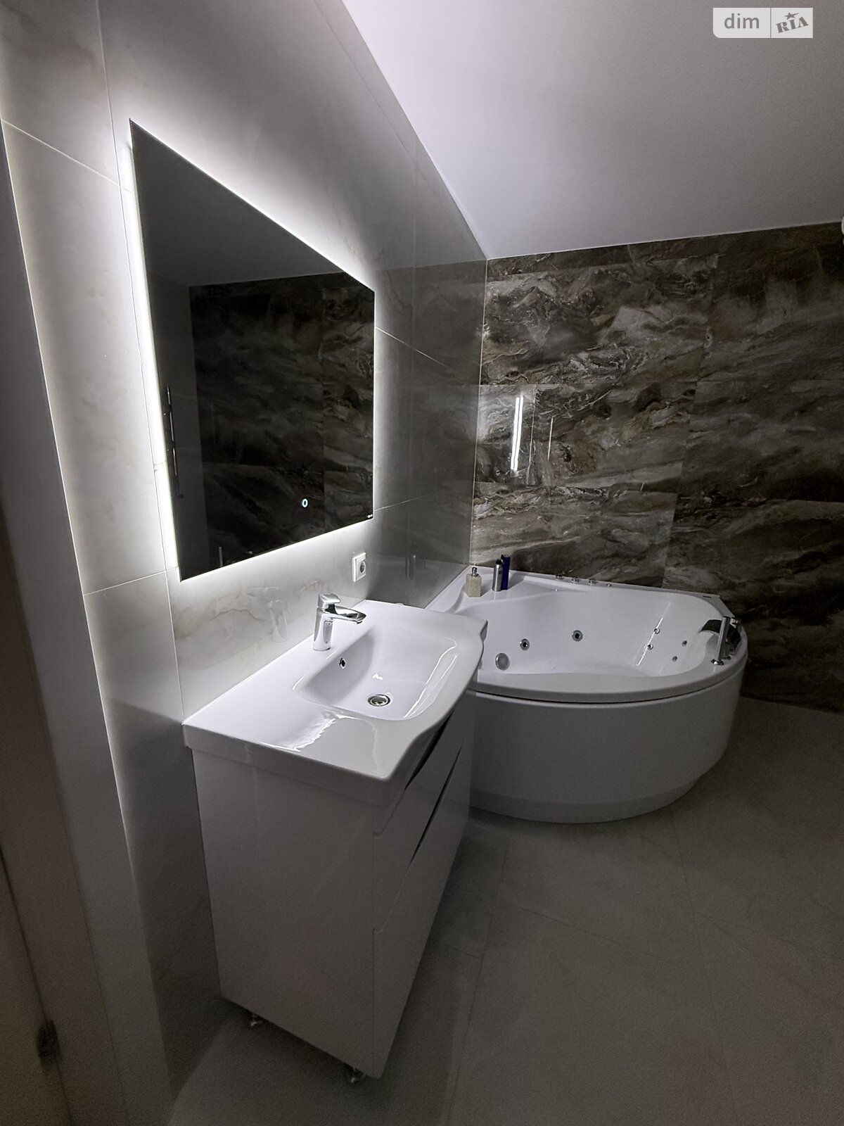 трехэтажный таунхаус, 160.8 кв. м, кирпич. Продажа в Рясно-Русском фото 1 трехэтажный таунхаус, 160.8 кв. м, кирпич. Продажа в Рясно-Русском фото 1