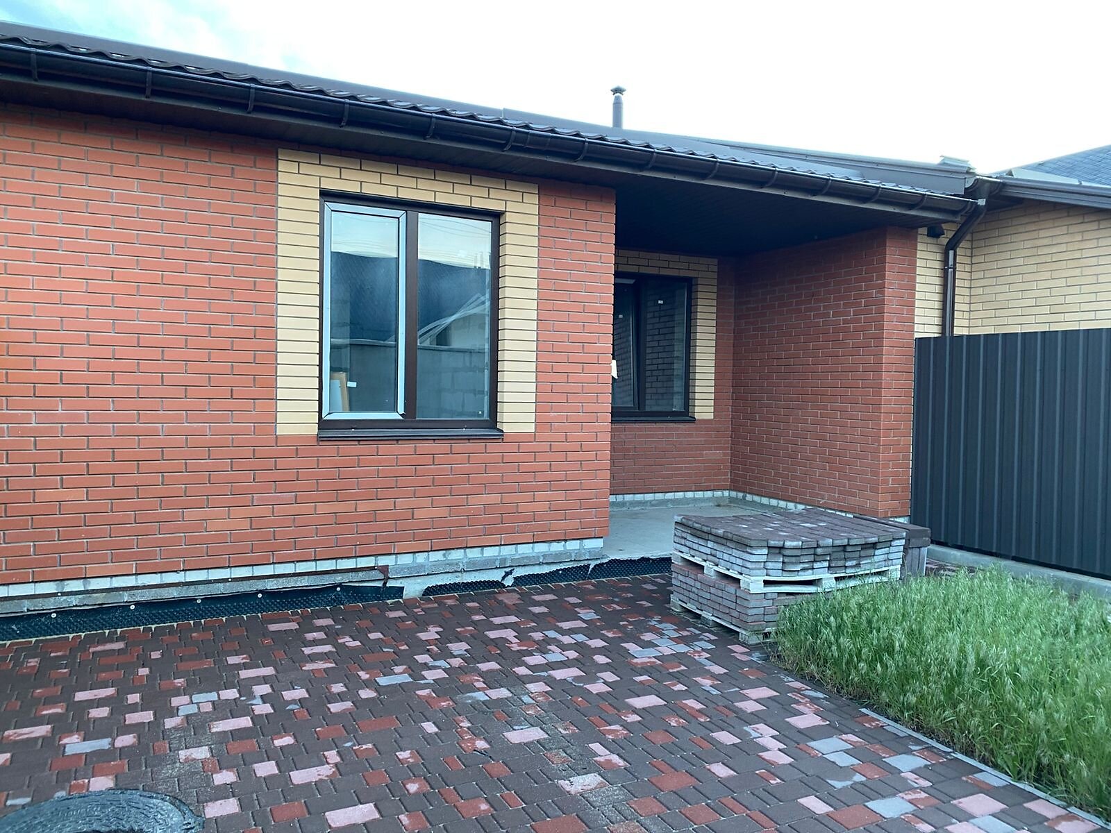 одноповерховий таунхаус, 91.7 кв. м, цегла. Продаж у Шкарівці фото 1