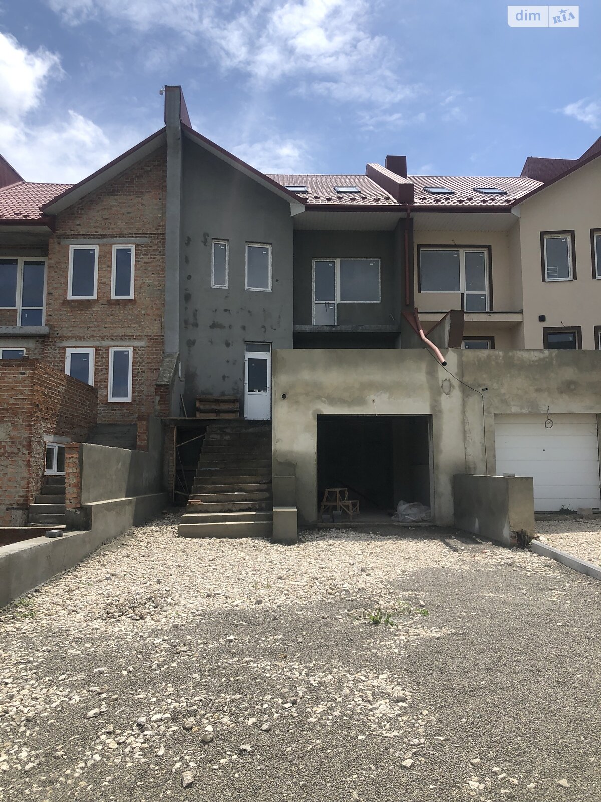 трехэтажный таунхаус, 180 кв. м, кирпич. Продажа в Смыковцы фото 1 трехэтажный таунхаус, 180 кв. м, кирпич. Продажа в Смыковцы фото 1