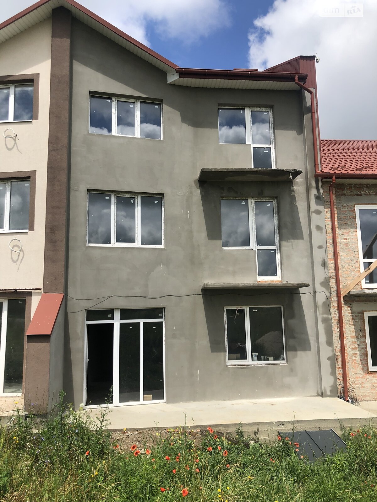 трехэтажный таунхаус, 180 кв. м, кирпич. Продажа в Смыковцы фото 1 трехэтажный таунхаус, 180 кв. м, кирпич. Продажа в Смыковцы фото 1