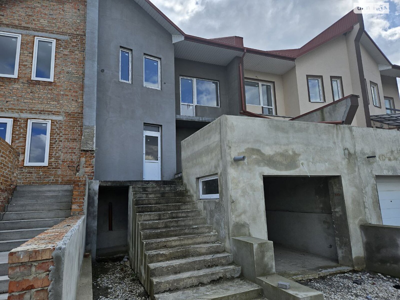триповерховий таунхаус, 160 кв. м, кирпич. Продаж у Смиківці фото 1 триповерховий таунхаус, 160 кв. м, кирпич. Продаж у Смиківці фото 1
