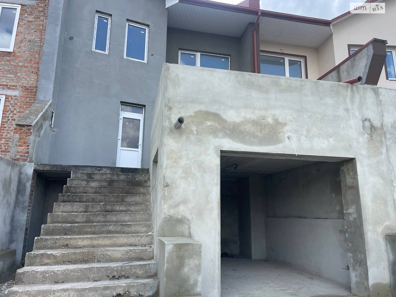 триповерховий таунхаус, 160 кв. м, кирпич. Продаж у Смиківці фото 1 триповерховий таунхаус, 160 кв. м, кирпич. Продаж у Смиківці фото 1