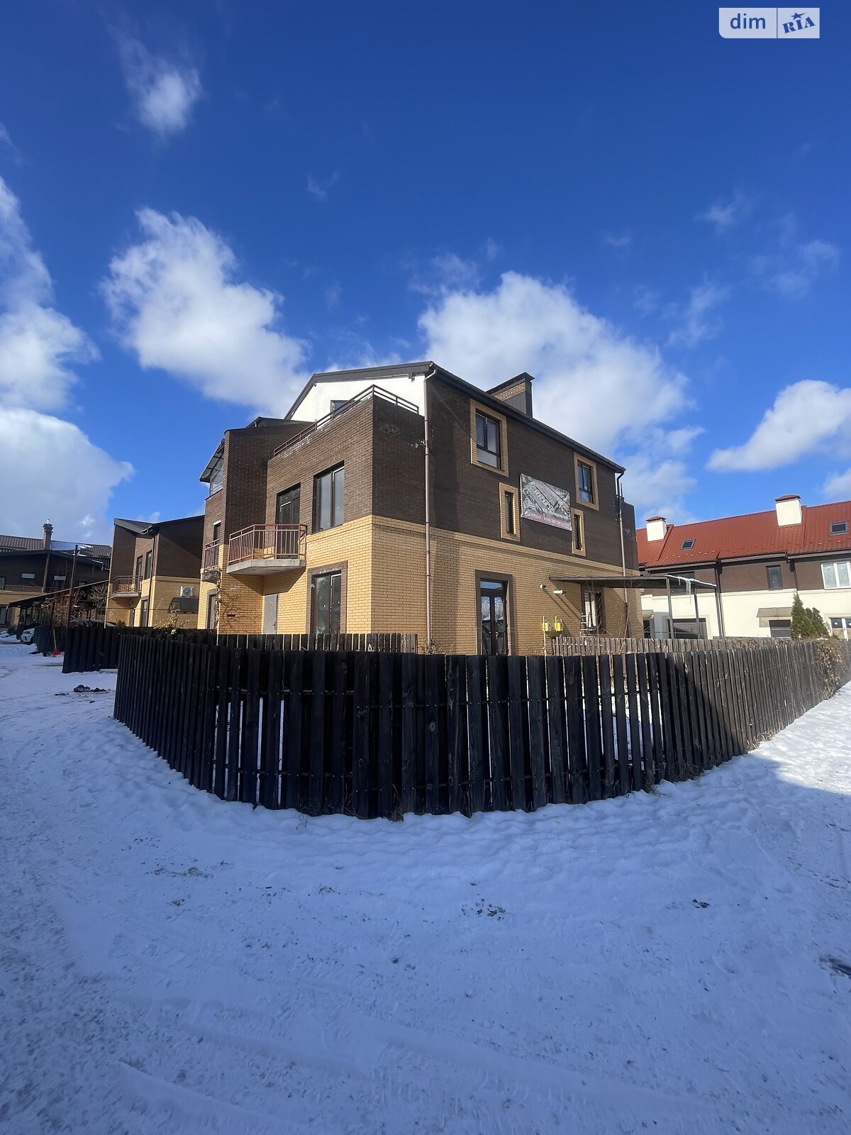 триповерховий таунхаус, 110 кв. м, кирпич. Продаж у Софіївській Борщагівці фото 1 триповерховий таунхаус, 110 кв. м, кирпич. Продаж у Софіївській Борщагівці фото 1