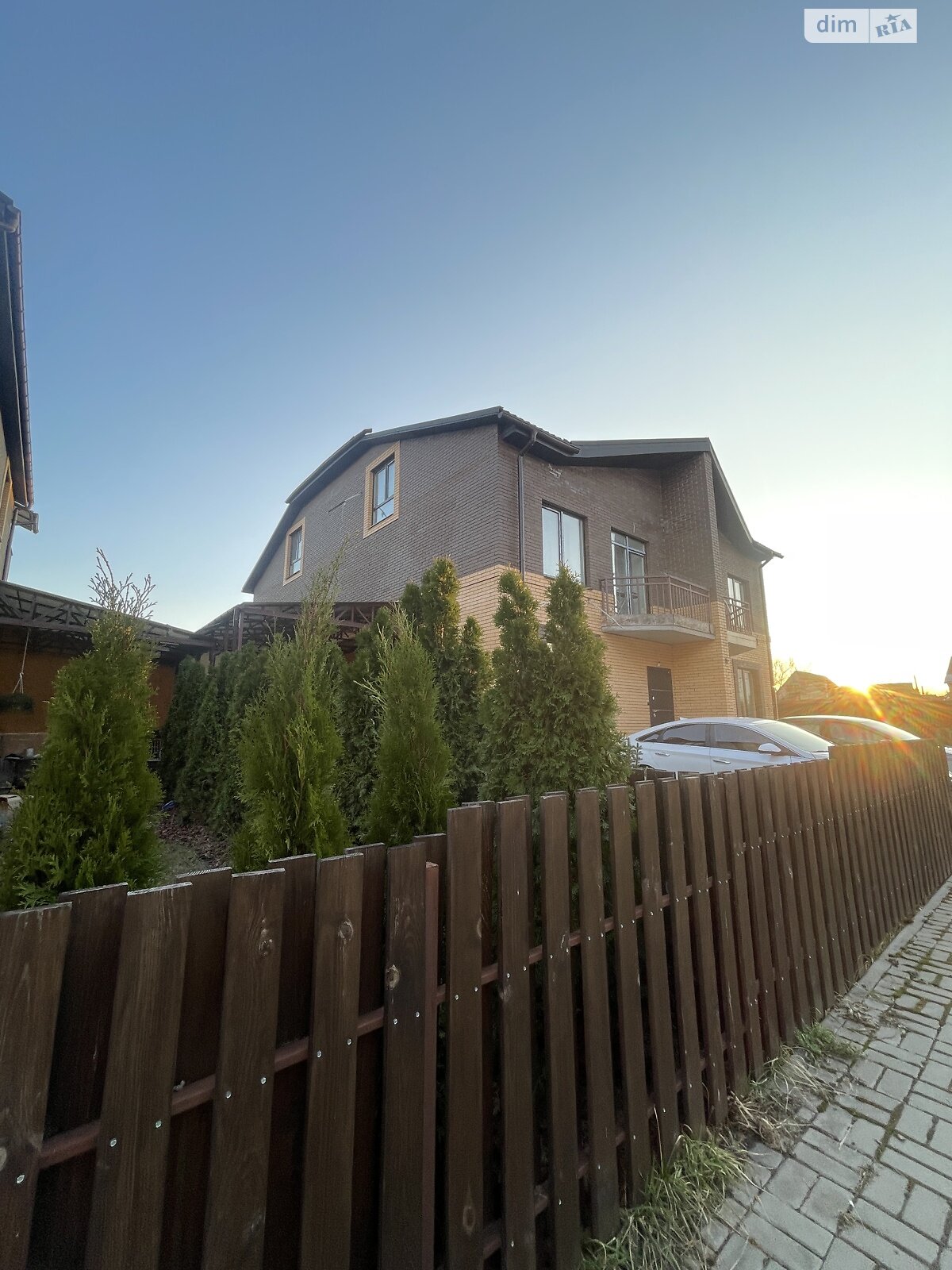 триповерховий таунхаус, 110 кв. м, кирпич. Продаж у Софіївській Борщагівці фото 1 триповерховий таунхаус, 110 кв. м, кирпич. Продаж у Софіївській Борщагівці фото 1