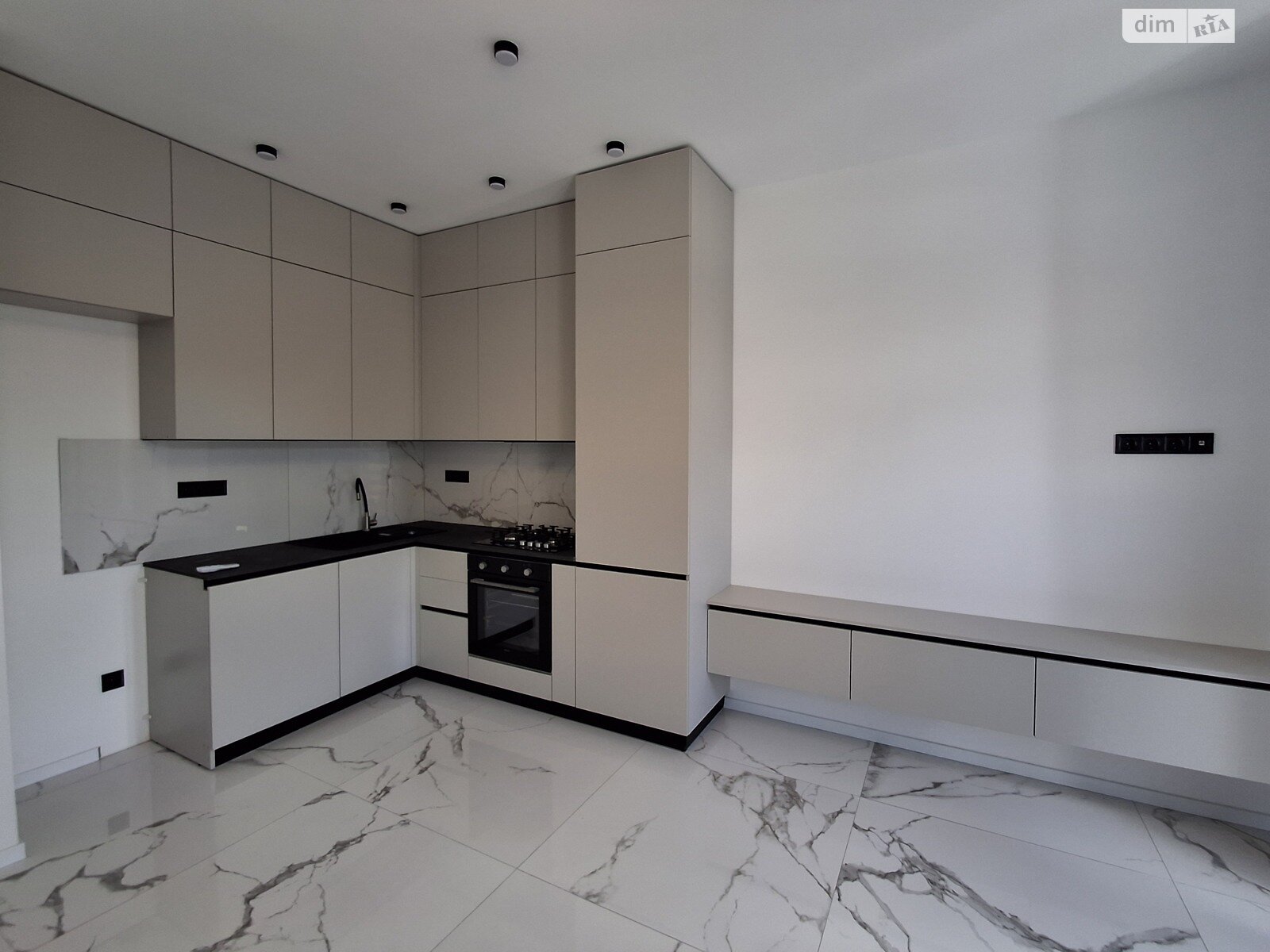 двухэтажный таунхаус, 100 кв. м, кирпич. Продажа в Софиевской Борщаговке фото 1 двухэтажный таунхаус, 100 кв. м, кирпич. Продажа в Софиевской Борщаговке фото 1