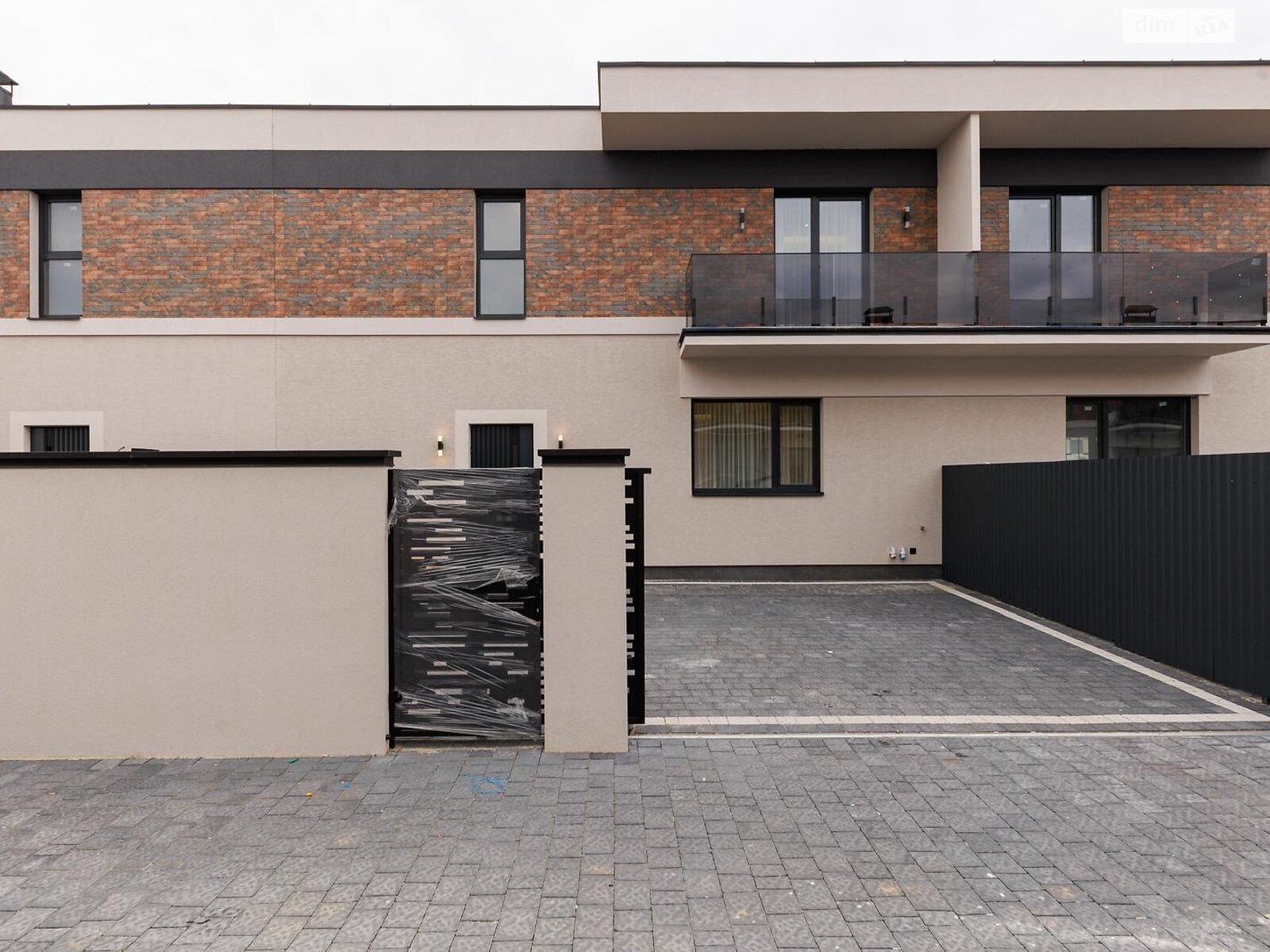 двоповерховий таунхаус, 125 кв. м, цегла. Продаж у Сторожниці фото 1 двоповерховий таунхаус, 125 кв. м, цегла. Продаж у Сторожниці фото 1