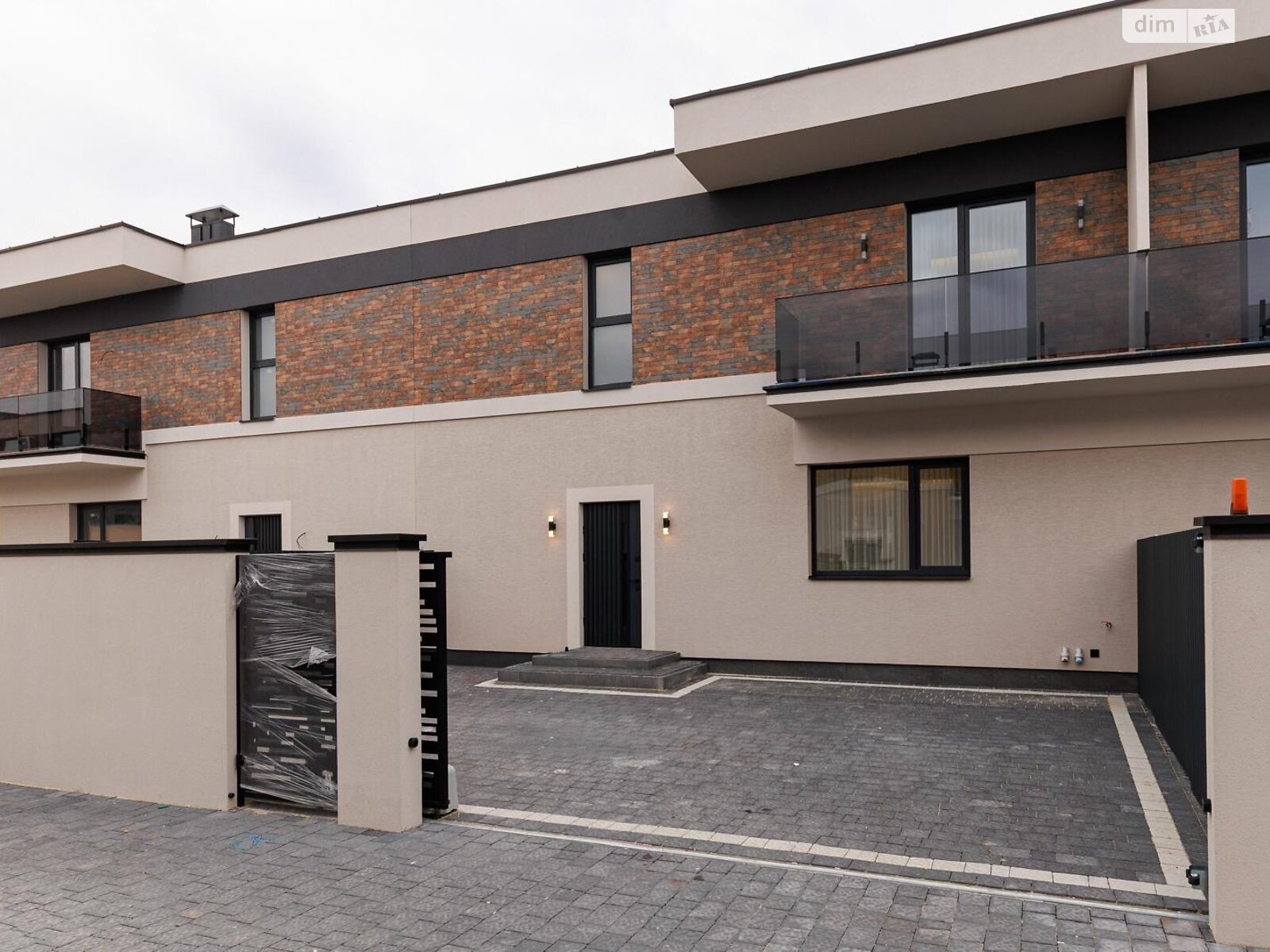 двоповерховий таунхаус, 125 кв. м, цегла. Продаж у Сторожниці фото 1 двоповерховий таунхаус, 125 кв. м, цегла. Продаж у Сторожниці фото 1