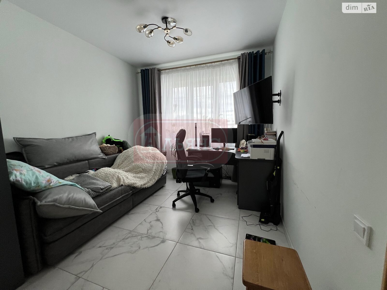 трехэтажный таунхаус, 160 кв. м, кирпич. Продажа в Сторожнице фото 1 трехэтажный таунхаус, 160 кв. м, кирпич. Продажа в Сторожнице фото 1