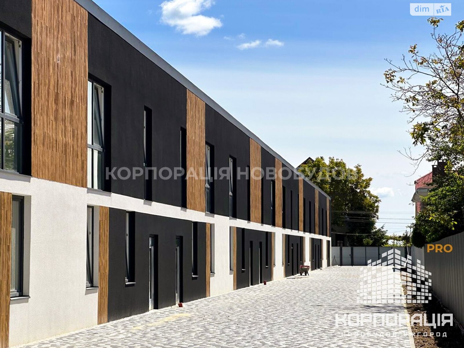 двухэтажный таунхаус, 114 кв. м, кирпич. Продажа в Сторожнице фото 1 двухэтажный таунхаус, 114 кв. м, кирпич. Продажа в Сторожнице фото 1