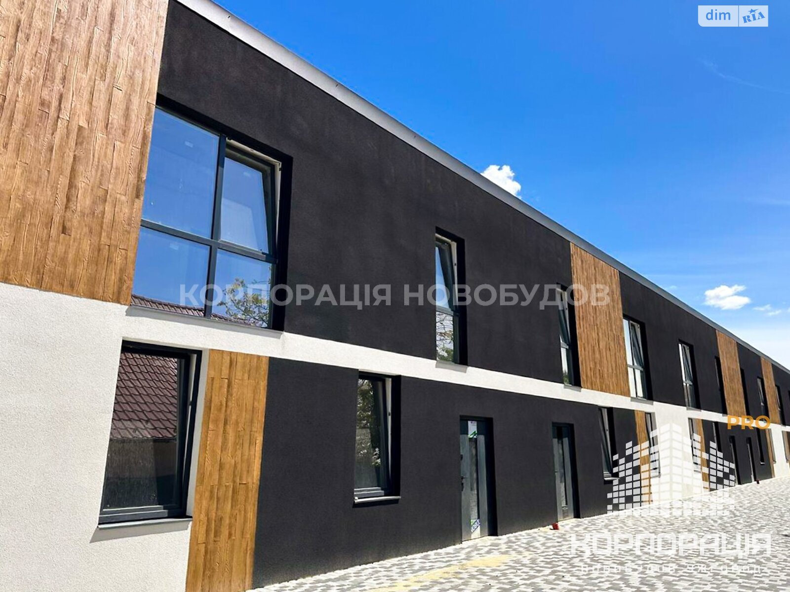 двухэтажный таунхаус, 114 кв. м, кирпич. Продажа в Сторожнице фото 1 двухэтажный таунхаус, 114 кв. м, кирпич. Продажа в Сторожнице фото 1