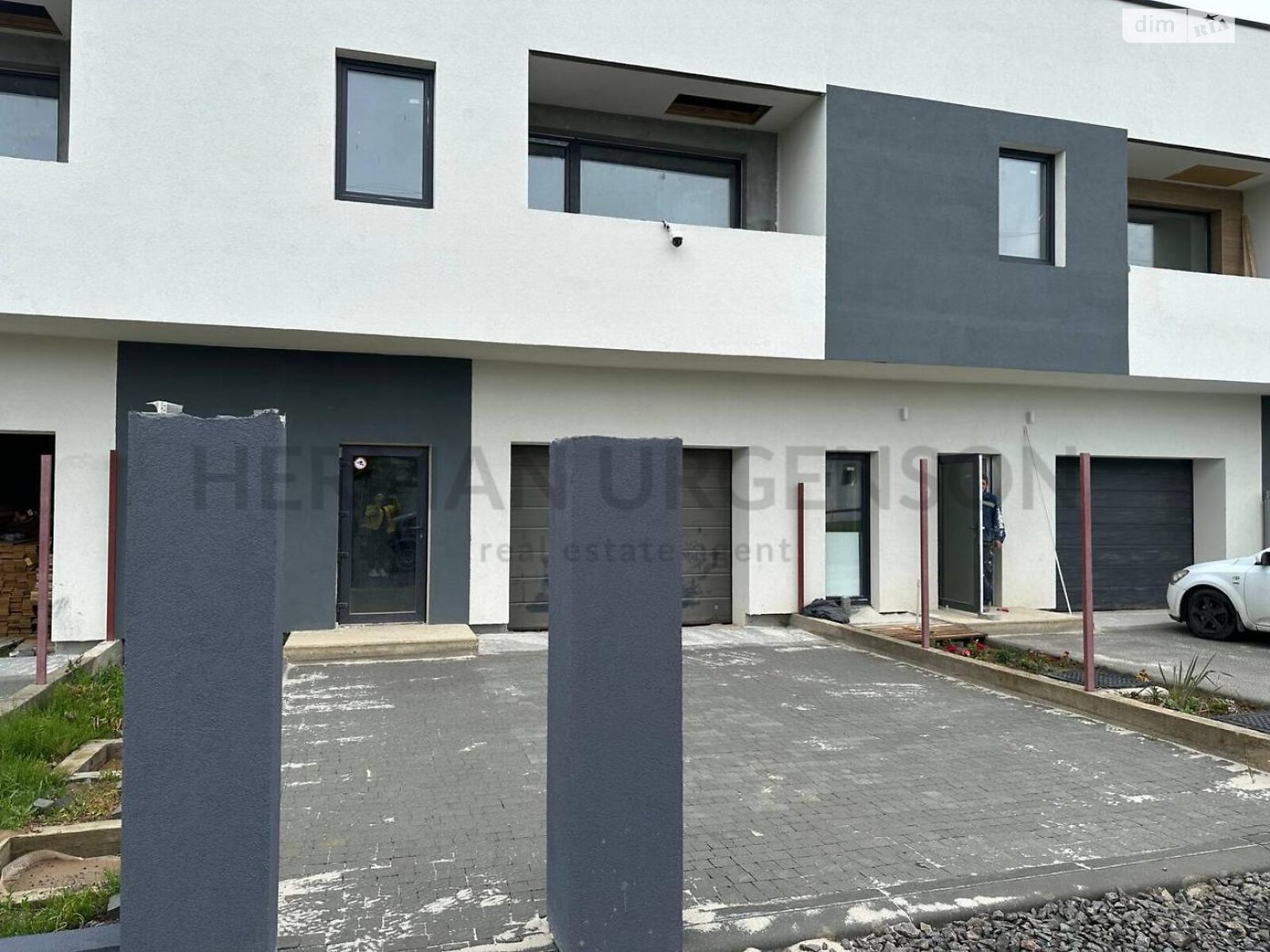 двухэтажный таунхаус, 152 кв. м, керамический блок. Продажа в Сторожнице фото 1 двухэтажный таунхаус, 152 кв. м, керамический блок. Продажа в Сторожнице фото 1