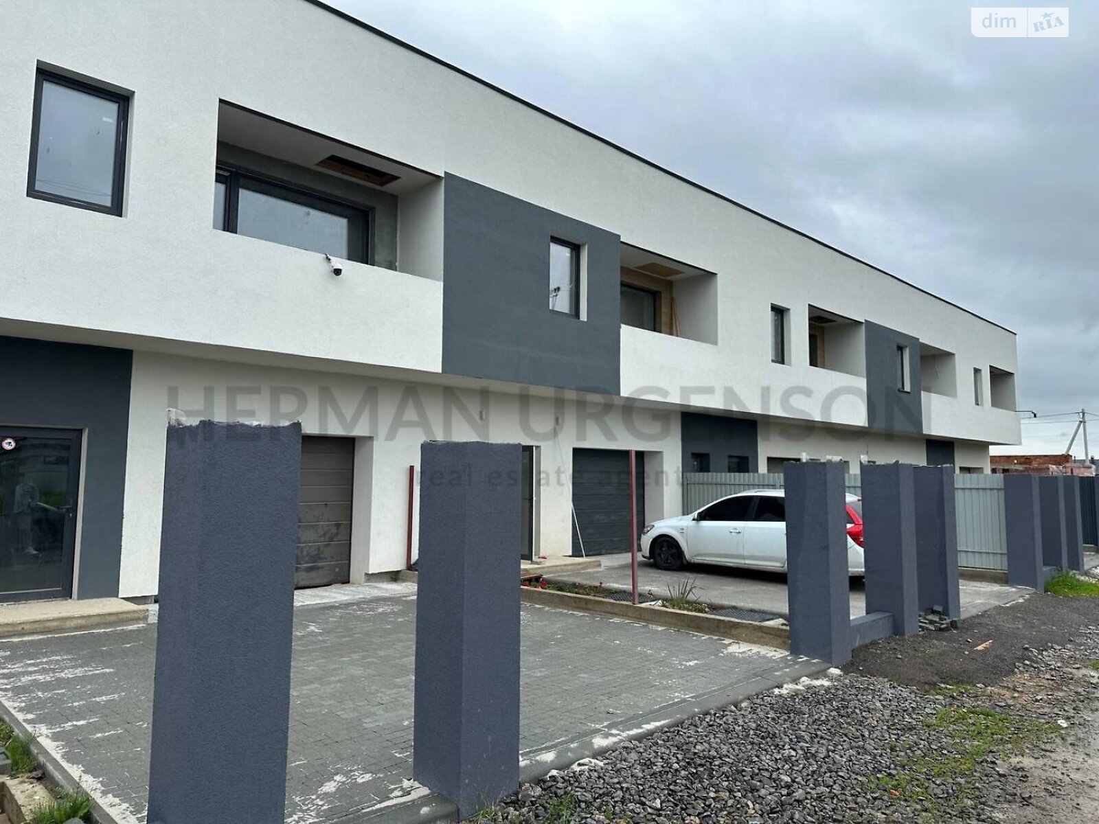 двухэтажный таунхаус, 152 кв. м, керамический блок. Продажа в Сторожнице фото 1 двухэтажный таунхаус, 152 кв. м, керамический блок. Продажа в Сторожнице фото 1