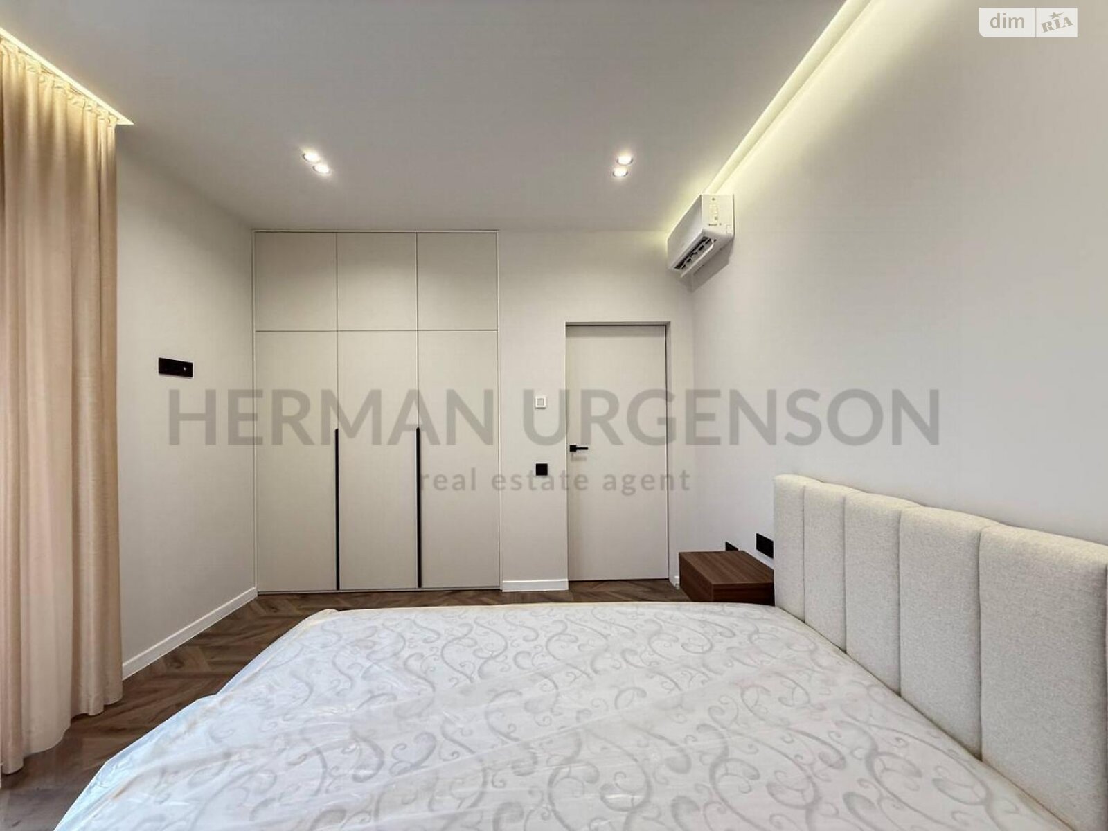 двухэтажный таунхаус, 121 кв. м, кирпич. Продажа в Сторожнице фото 1