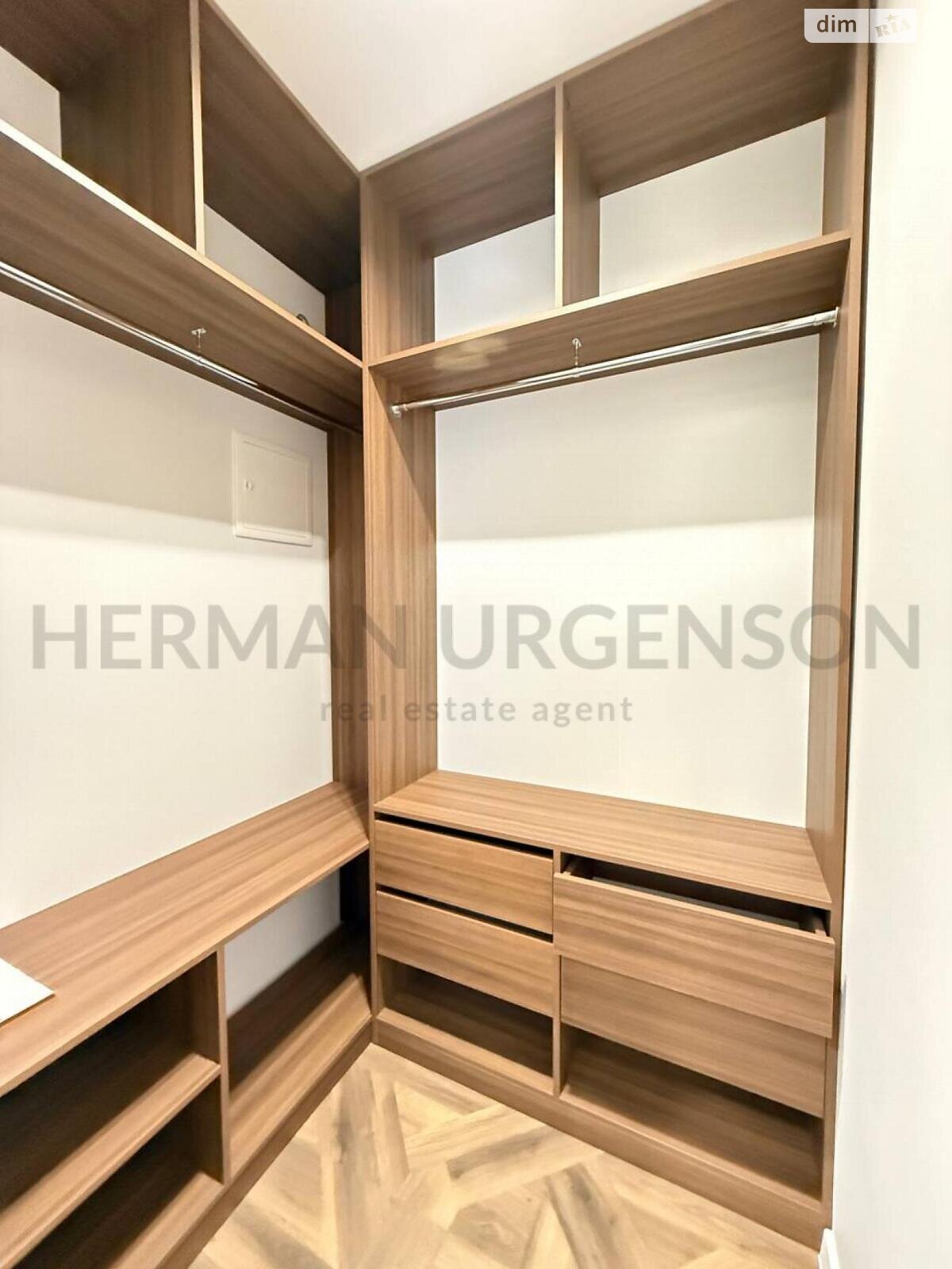 двухэтажный таунхаус, 121 кв. м, кирпич. Продажа в Сторожнице фото 1