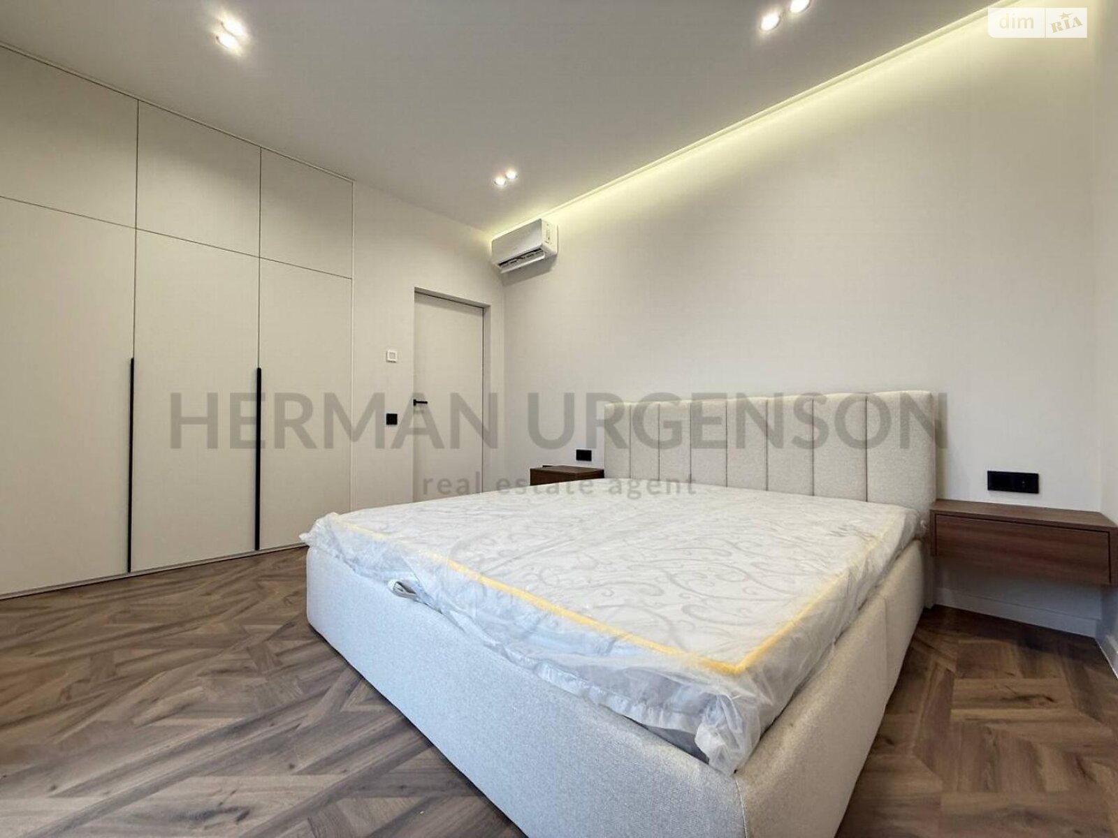 двухэтажный таунхаус, 121 кв. м, кирпич. Продажа в Сторожнице фото 1