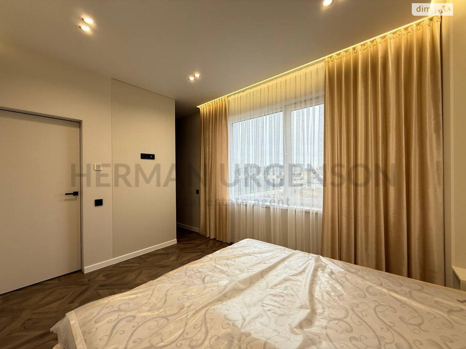 двухэтажный таунхаус, 121 кв. м, кирпич. Продажа в Сторожнице фото 1