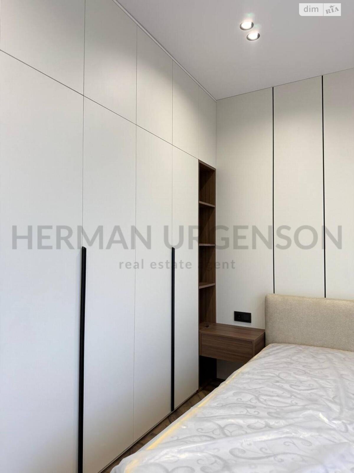 двухэтажный таунхаус, 121 кв. м, кирпич. Продажа в Сторожнице фото 1