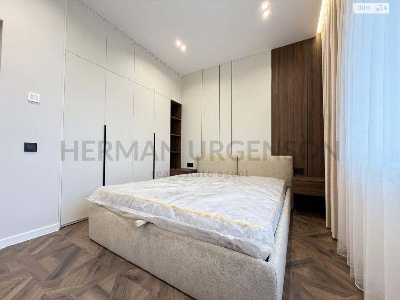 двухэтажный таунхаус, 121 кв. м, кирпич. Продажа в Сторожнице фото 1