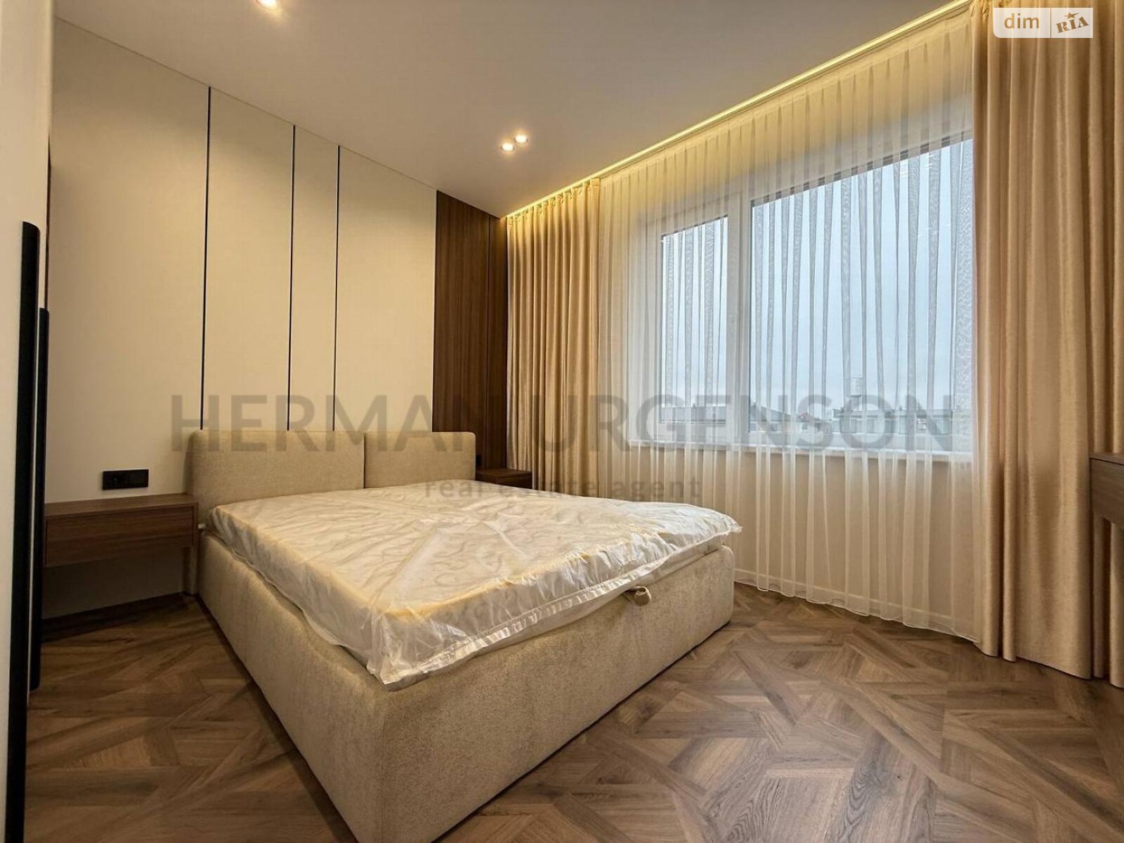 двухэтажный таунхаус, 121 кв. м, кирпич. Продажа в Сторожнице фото 1