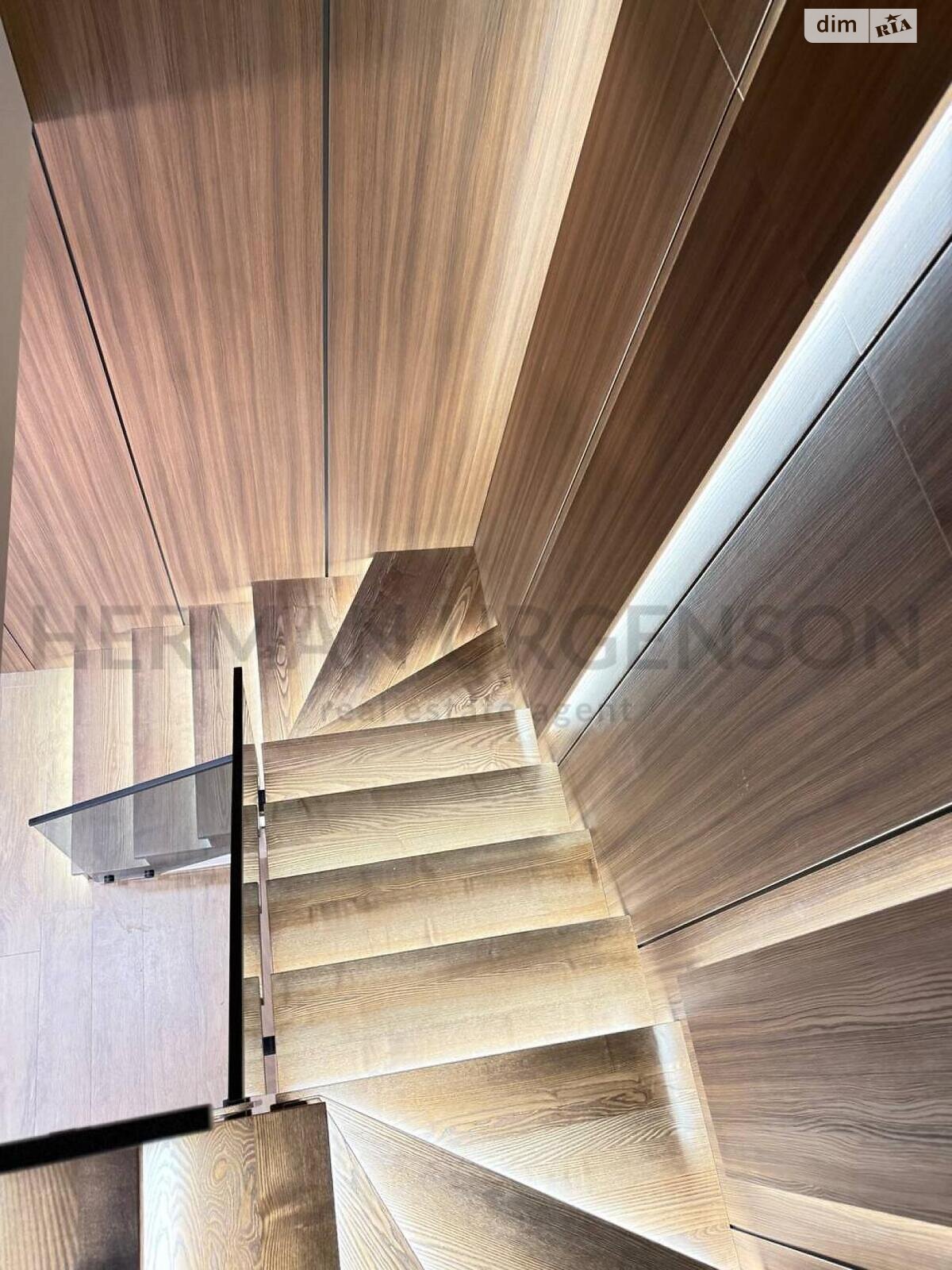 двухэтажный таунхаус, 121 кв. м, кирпич. Продажа в Сторожнице фото 1