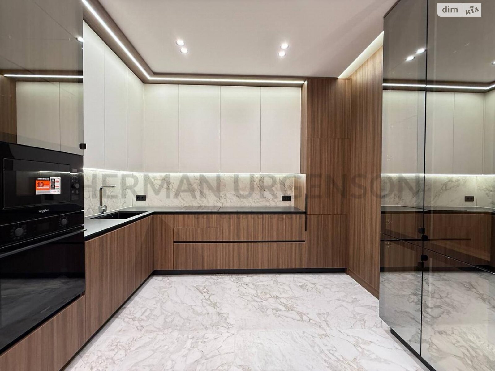 двухэтажный таунхаус, 121 кв. м, кирпич. Продажа в Сторожнице фото 1