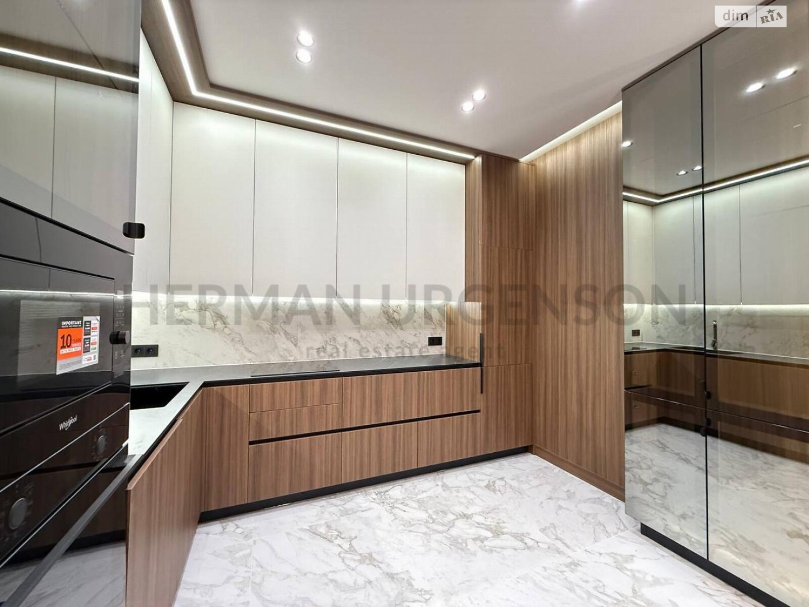 двухэтажный таунхаус, 121 кв. м, кирпич. Продажа в Сторожнице фото 1