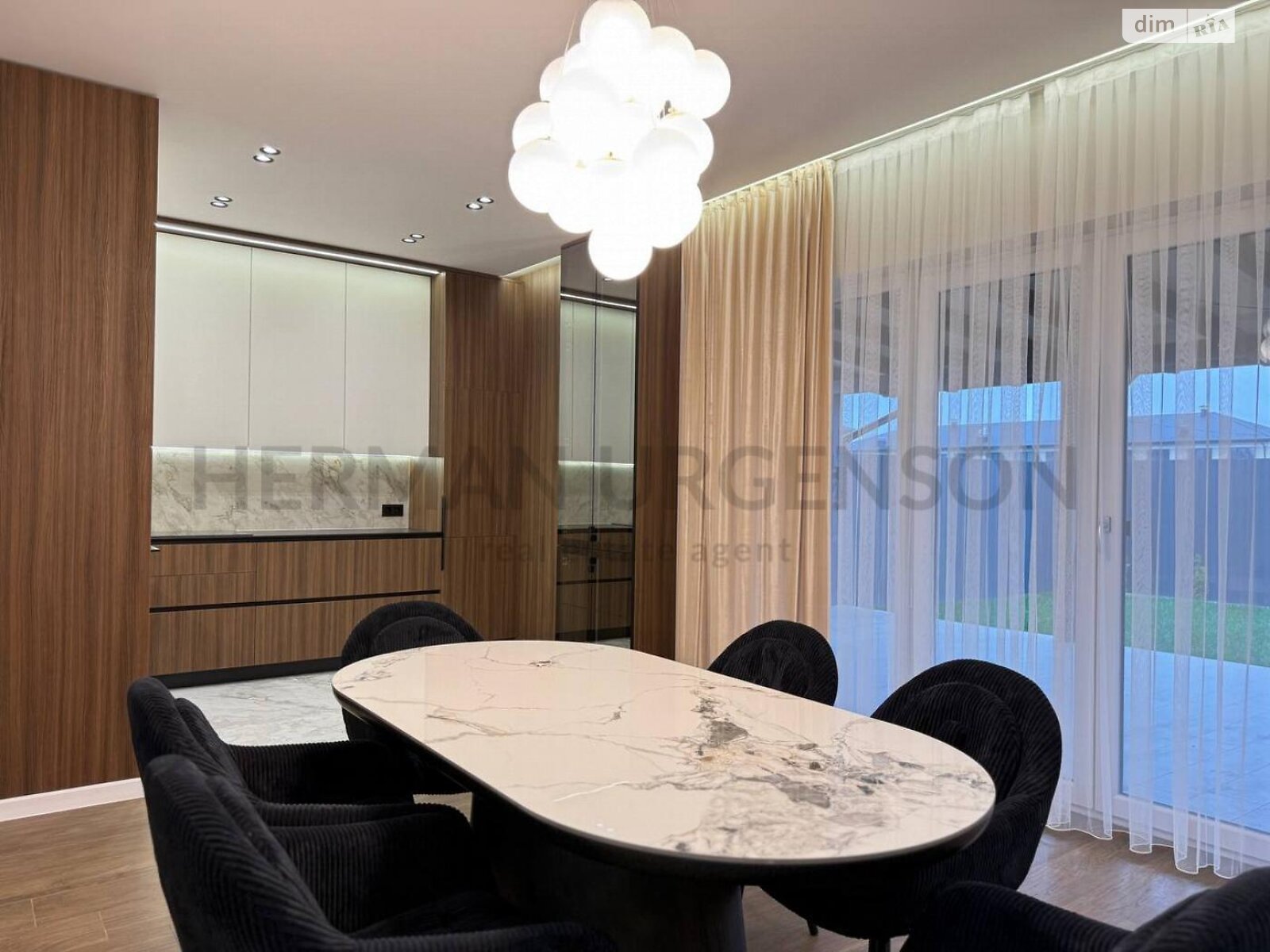 двухэтажный таунхаус, 121 кв. м, кирпич. Продажа в Сторожнице фото 1