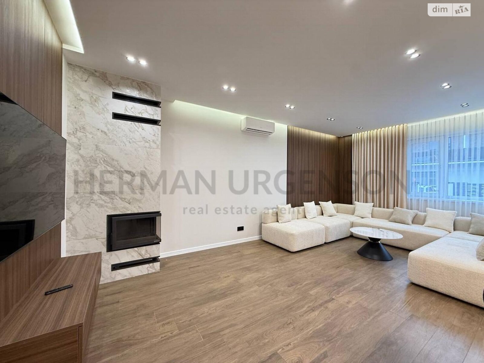 двухэтажный таунхаус, 121 кв. м, кирпич. Продажа в Сторожнице фото 1