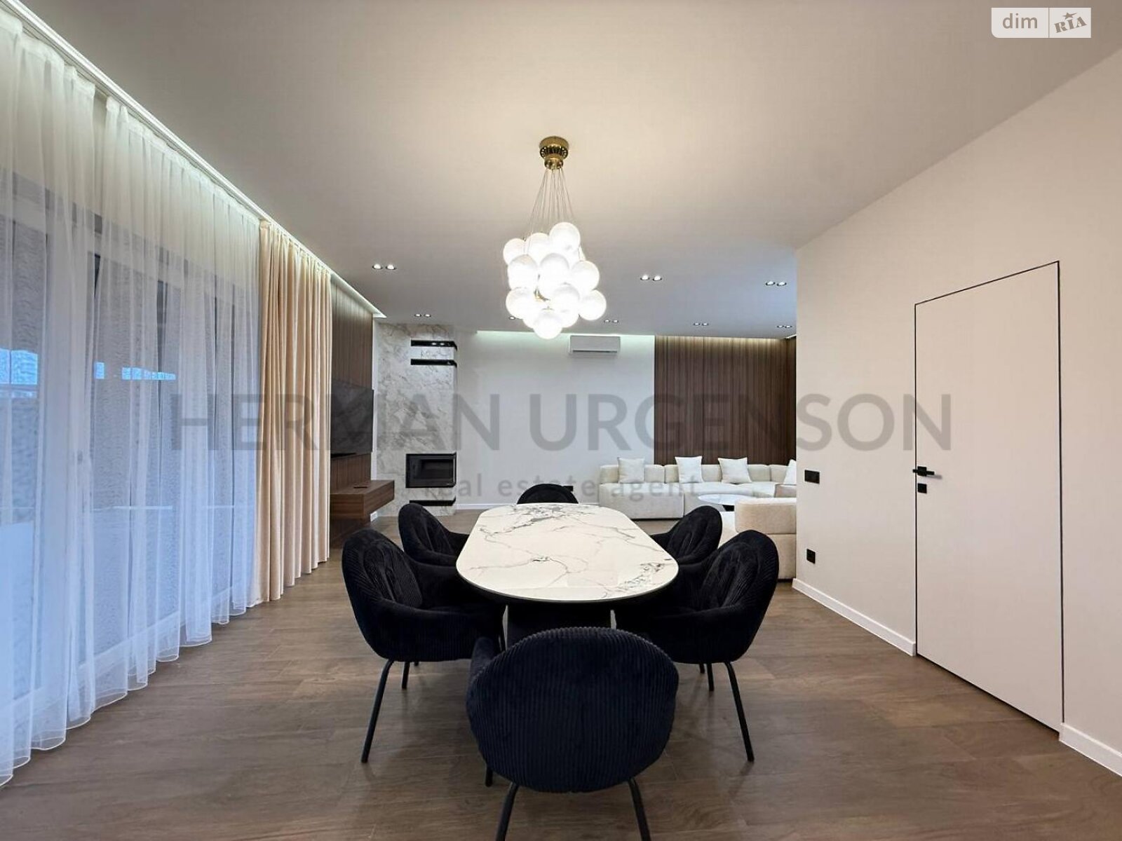 двухэтажный таунхаус, 121 кв. м, кирпич. Продажа в Сторожнице фото 1