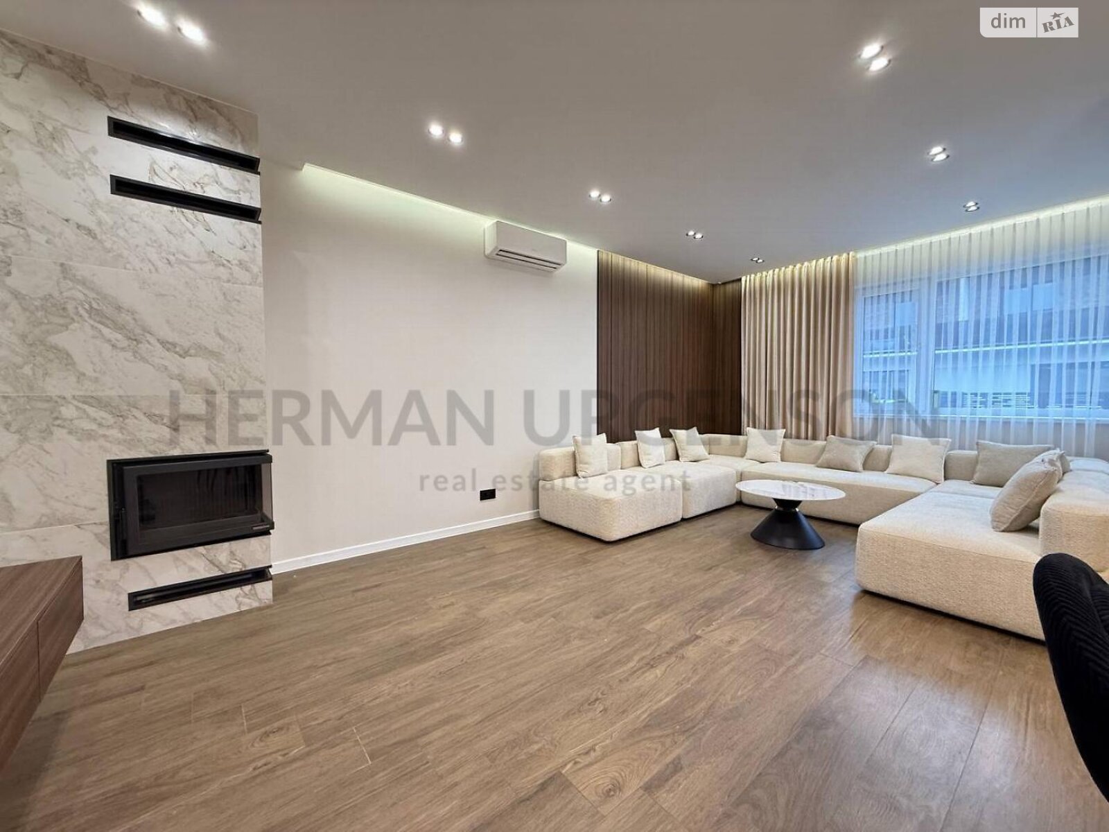 двухэтажный таунхаус, 121 кв. м, кирпич. Продажа в Сторожнице фото 1