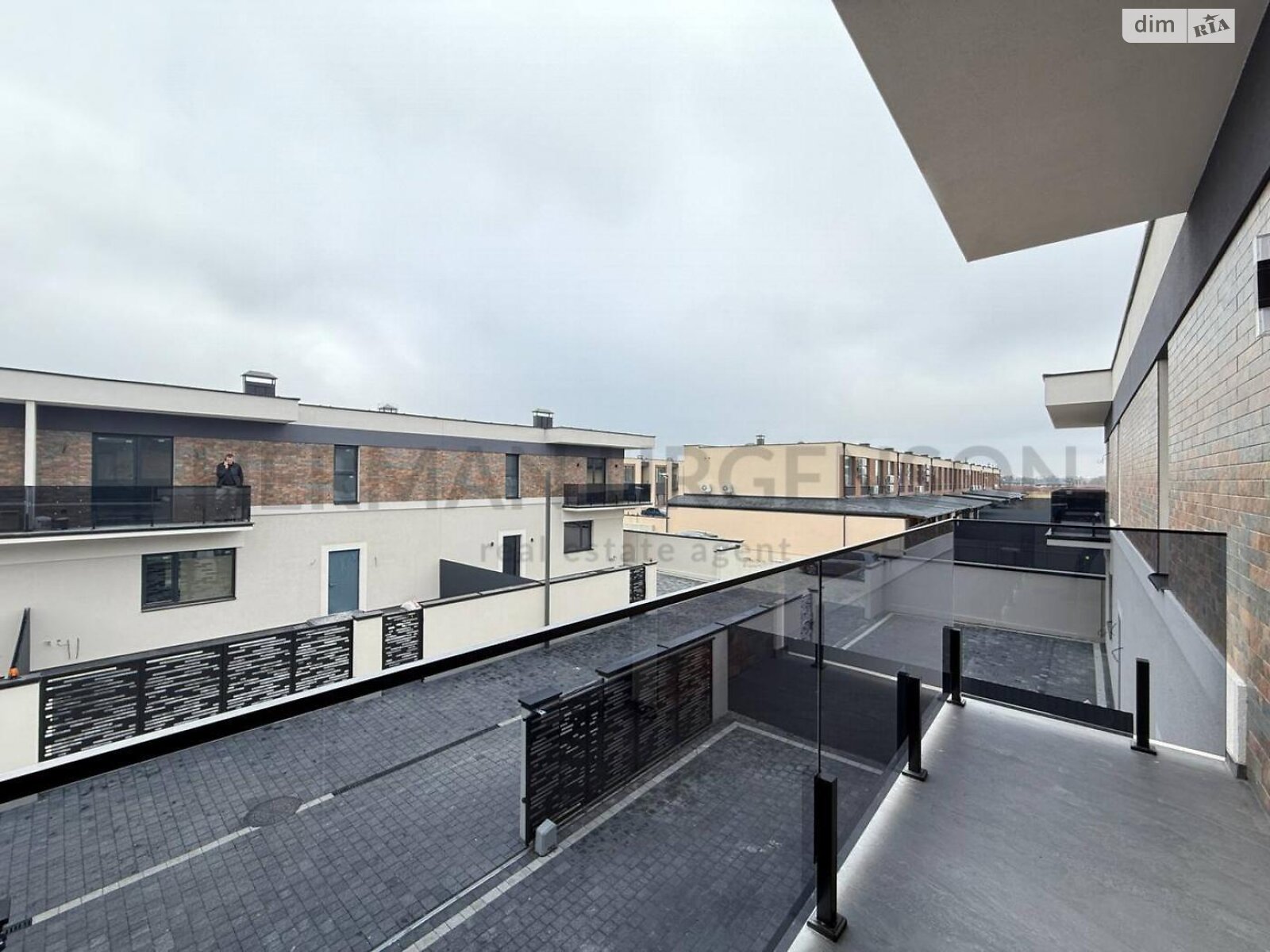 двухэтажный таунхаус, 121 кв. м, кирпич. Продажа в Сторожнице фото 1