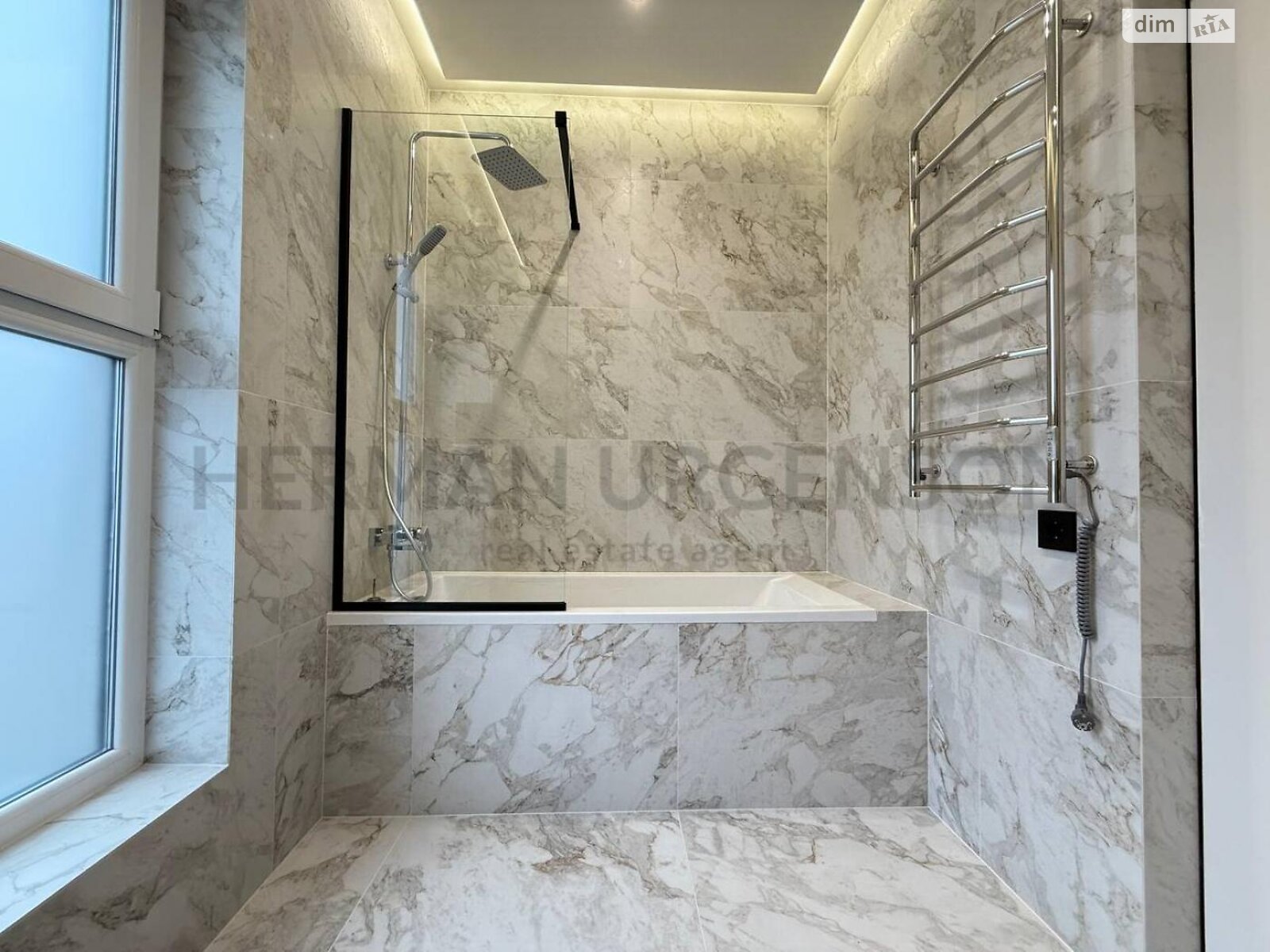 двухэтажный таунхаус, 121 кв. м, кирпич. Продажа в Сторожнице фото 1