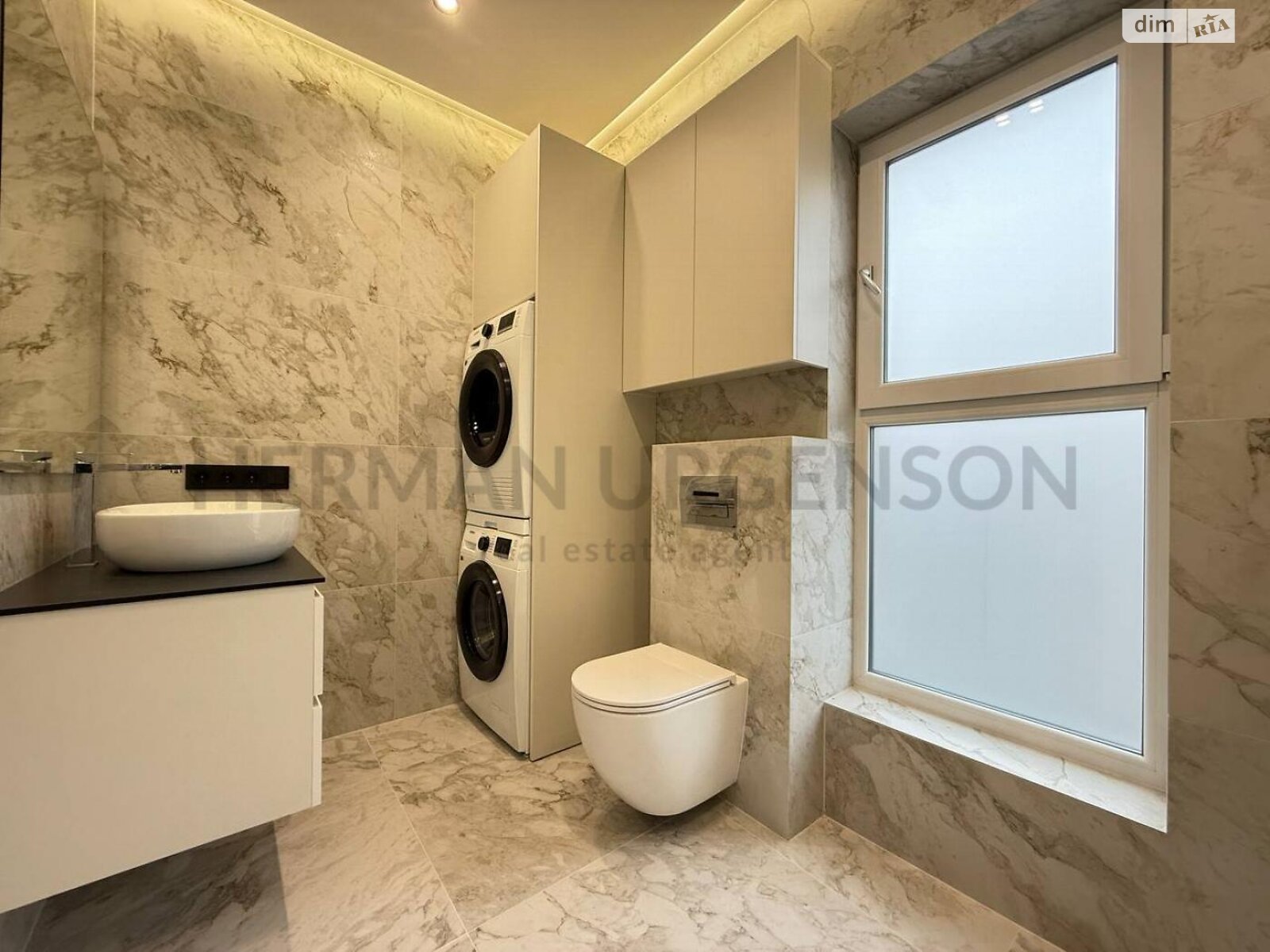 двухэтажный таунхаус, 121 кв. м, кирпич. Продажа в Сторожнице фото 1