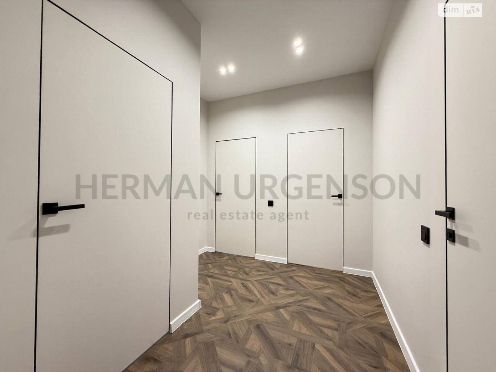 двухэтажный таунхаус, 121 кв. м, кирпич. Продажа в Сторожнице фото 1