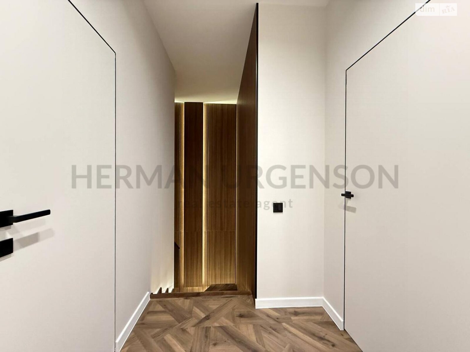 двухэтажный таунхаус, 121 кв. м, кирпич. Продажа в Сторожнице фото 1