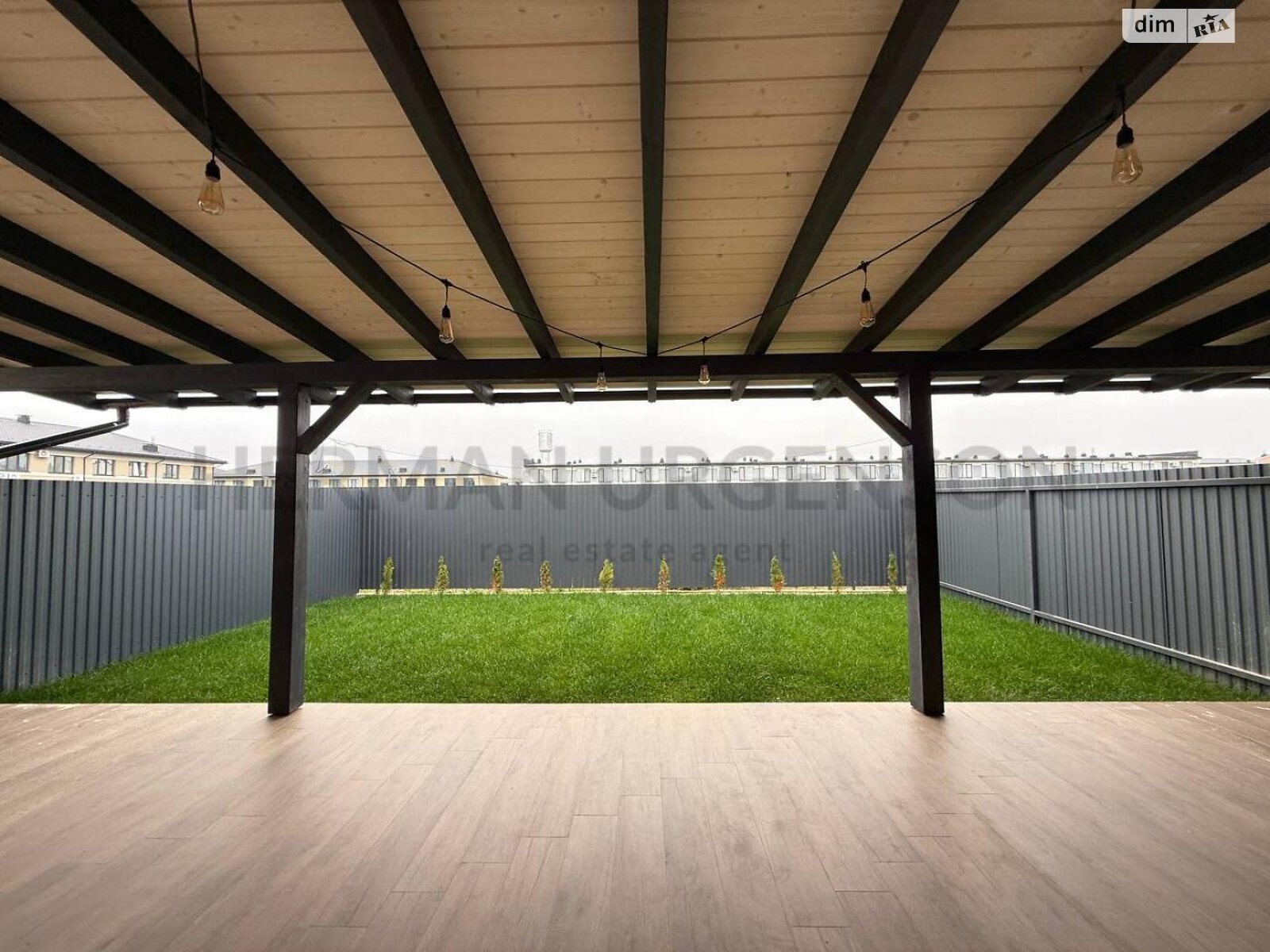 двухэтажный таунхаус, 121 кв. м, кирпич. Продажа в Сторожнице фото 1