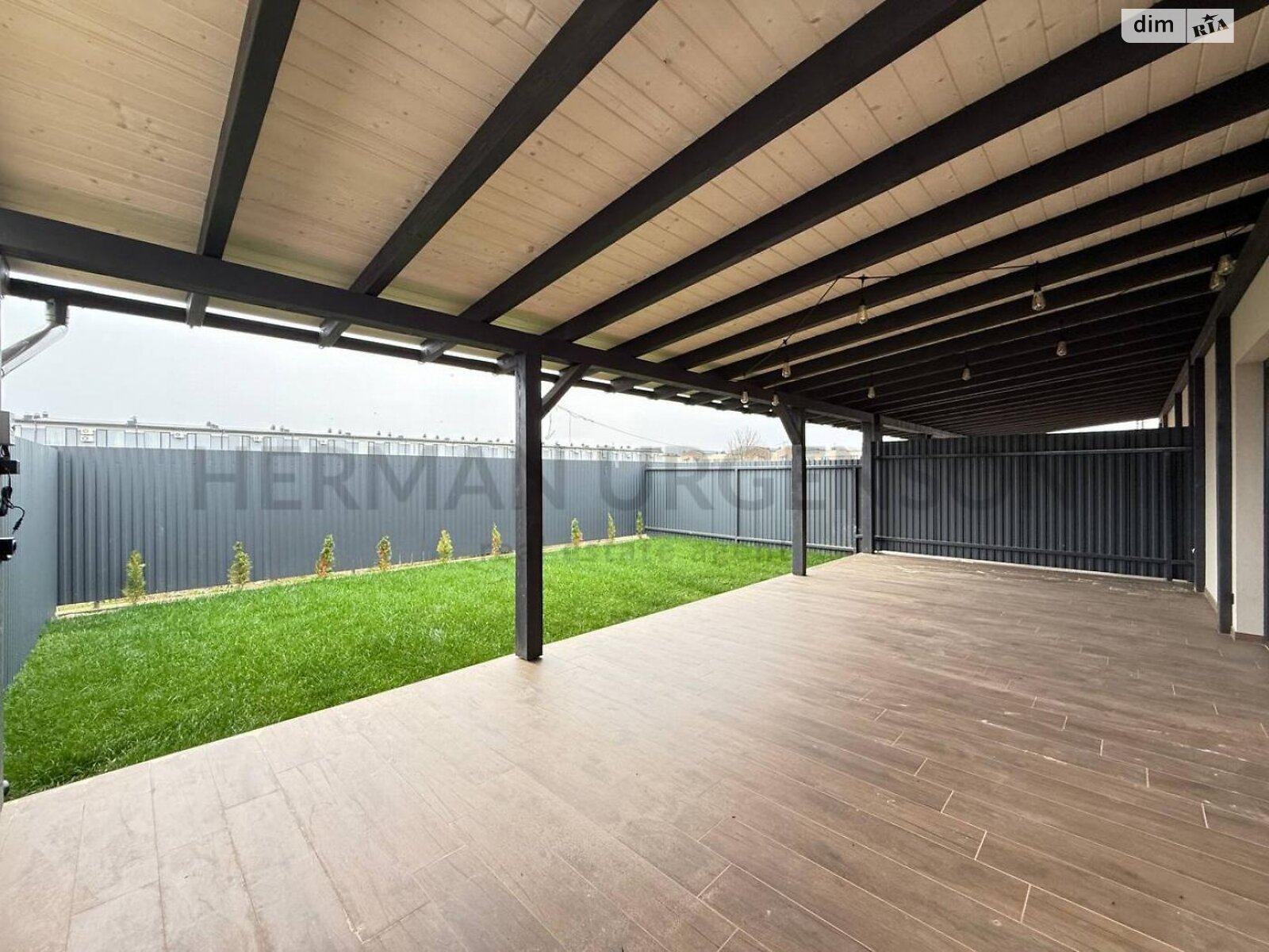 двухэтажный таунхаус, 121 кв. м, кирпич. Продажа в Сторожнице фото 1