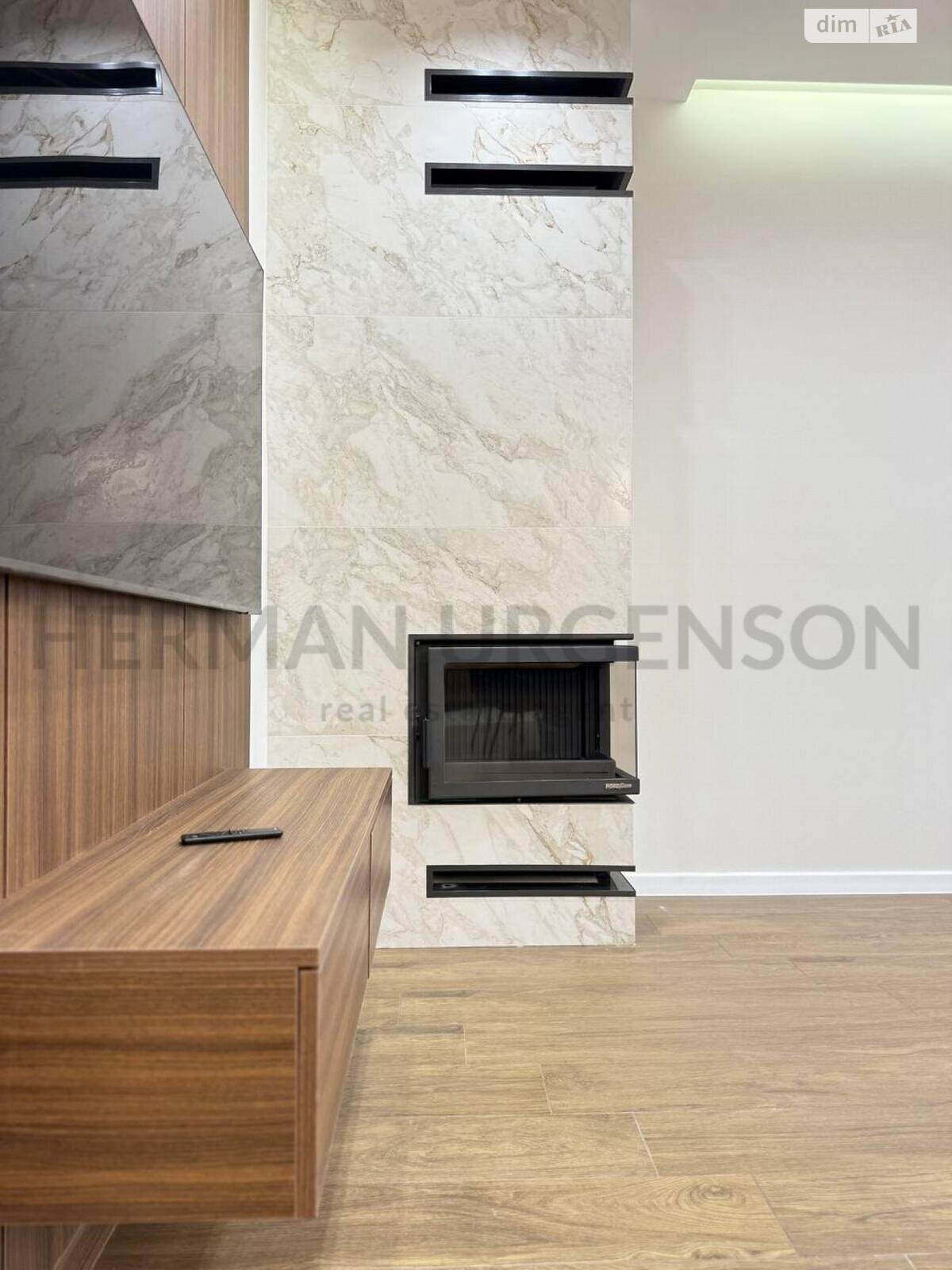 двухэтажный таунхаус, 121 кв. м, кирпич. Продажа в Сторожнице фото 1