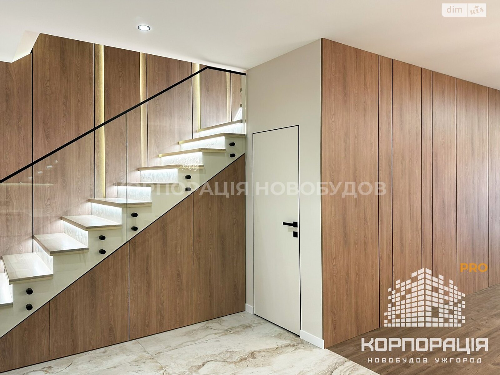 двухэтажный таунхаус, 145 кв. м, кирпич. Продажа в Сторожнице фото 1 двухэтажный таунхаус, 145 кв. м, кирпич. Продажа в Сторожнице фото 1