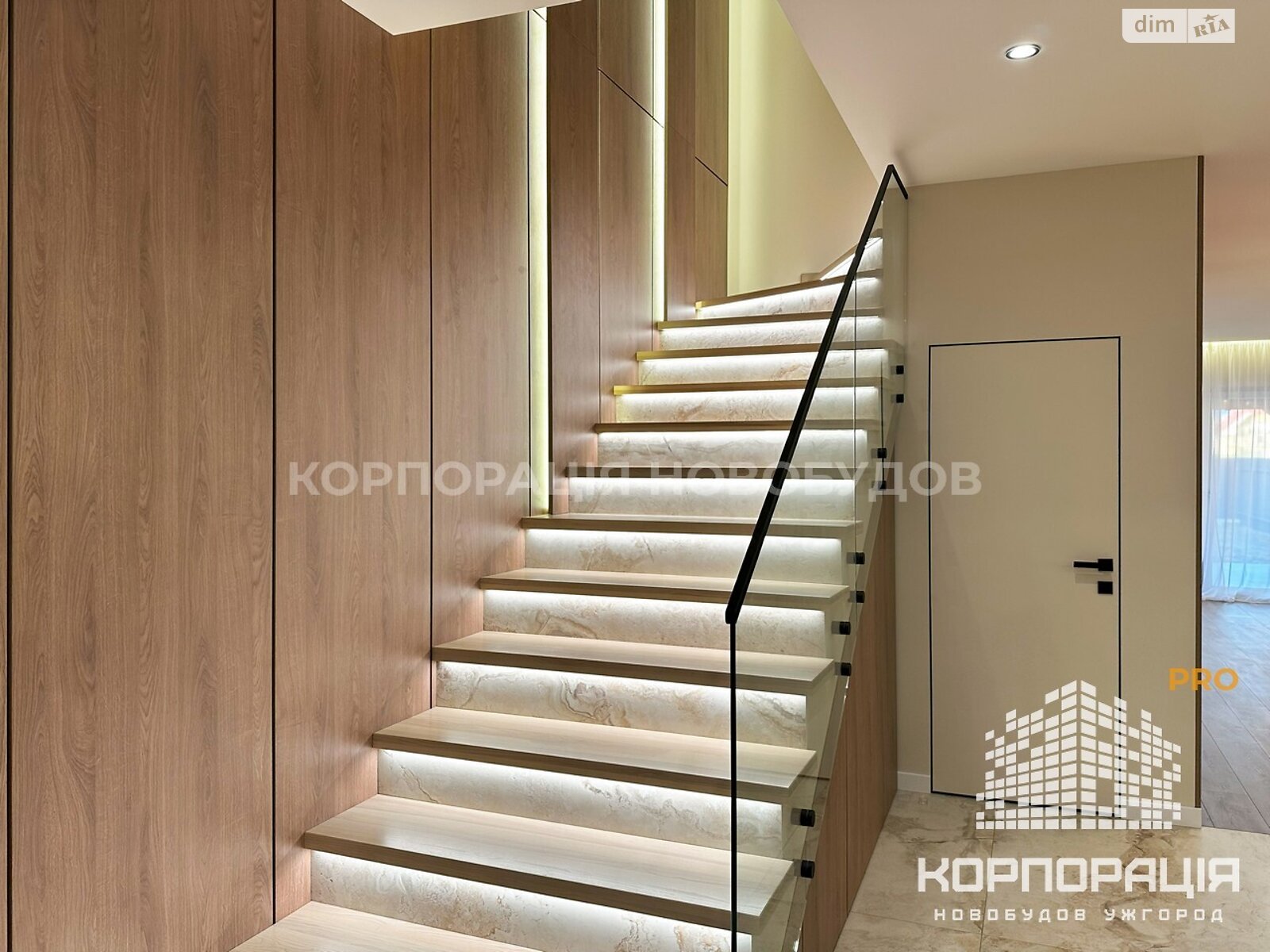 двухэтажный таунхаус, 145 кв. м, кирпич. Продажа в Сторожнице фото 1 двухэтажный таунхаус, 145 кв. м, кирпич. Продажа в Сторожнице фото 1