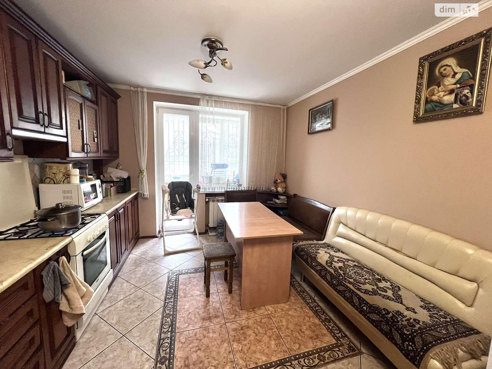 трехэтажный таунхаус, 337.6 кв. м, кирпич. Продажа в Тернополе район Канада фото 1 трехэтажный таунхаус, 337.6 кв. м, кирпич. Продажа в Тернополе район Канада фото 1