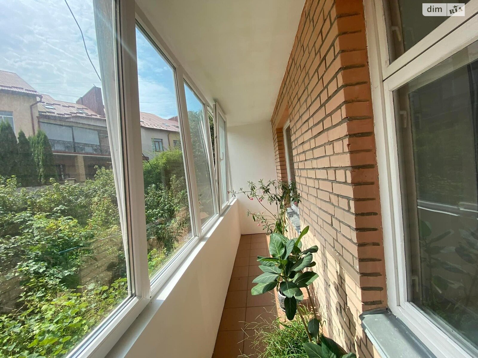 трехэтажный таунхаус, 265 кв. м, кирпич. Продажа в Тернополе район Канада фото 1 трехэтажный таунхаус, 265 кв. м, кирпич. Продажа в Тернополе район Канада фото 1