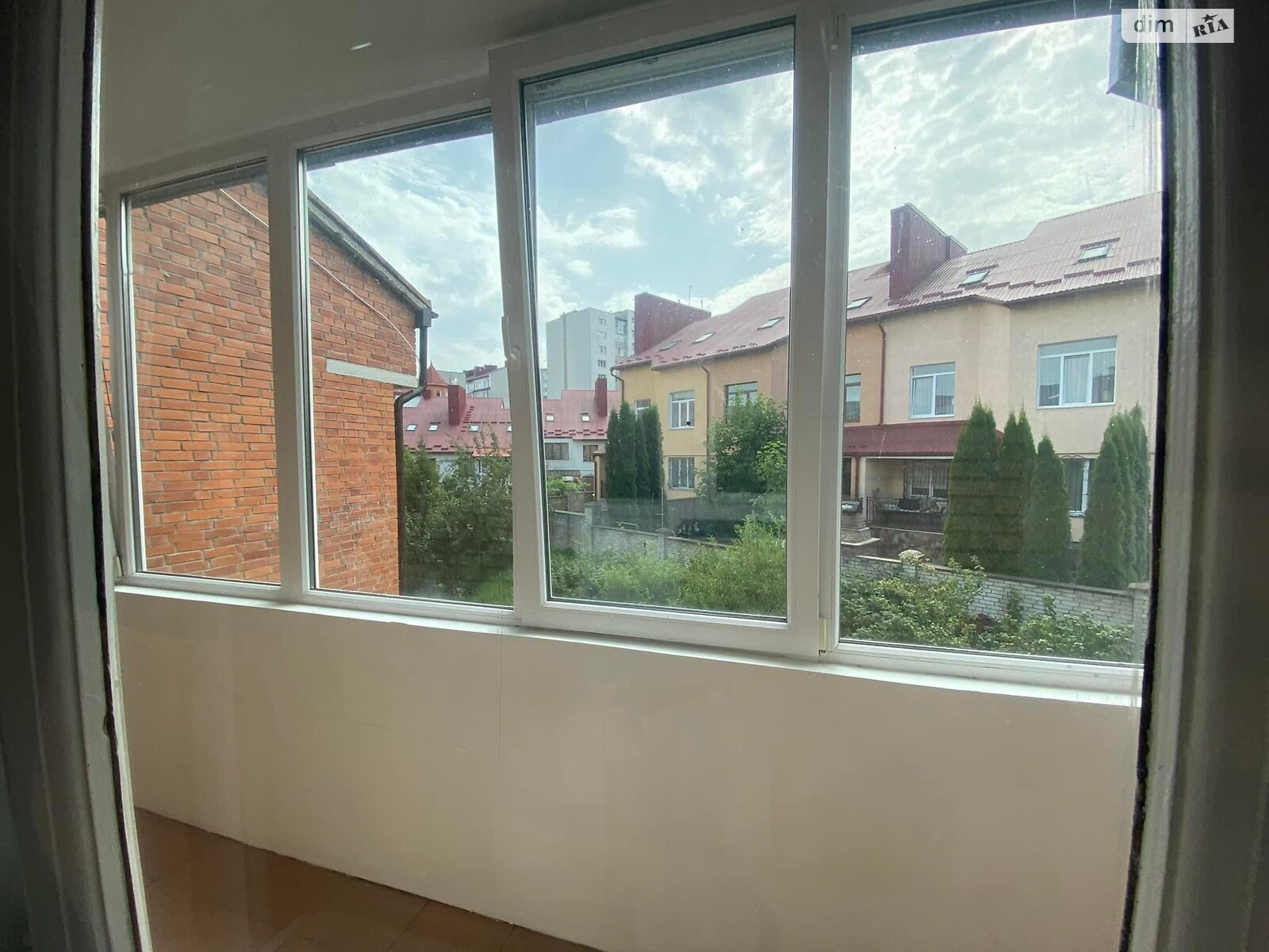 трехэтажный таунхаус, 265 кв. м, кирпич. Продажа в Тернополе район Канада фото 1 трехэтажный таунхаус, 265 кв. м, кирпич. Продажа в Тернополе район Канада фото 1