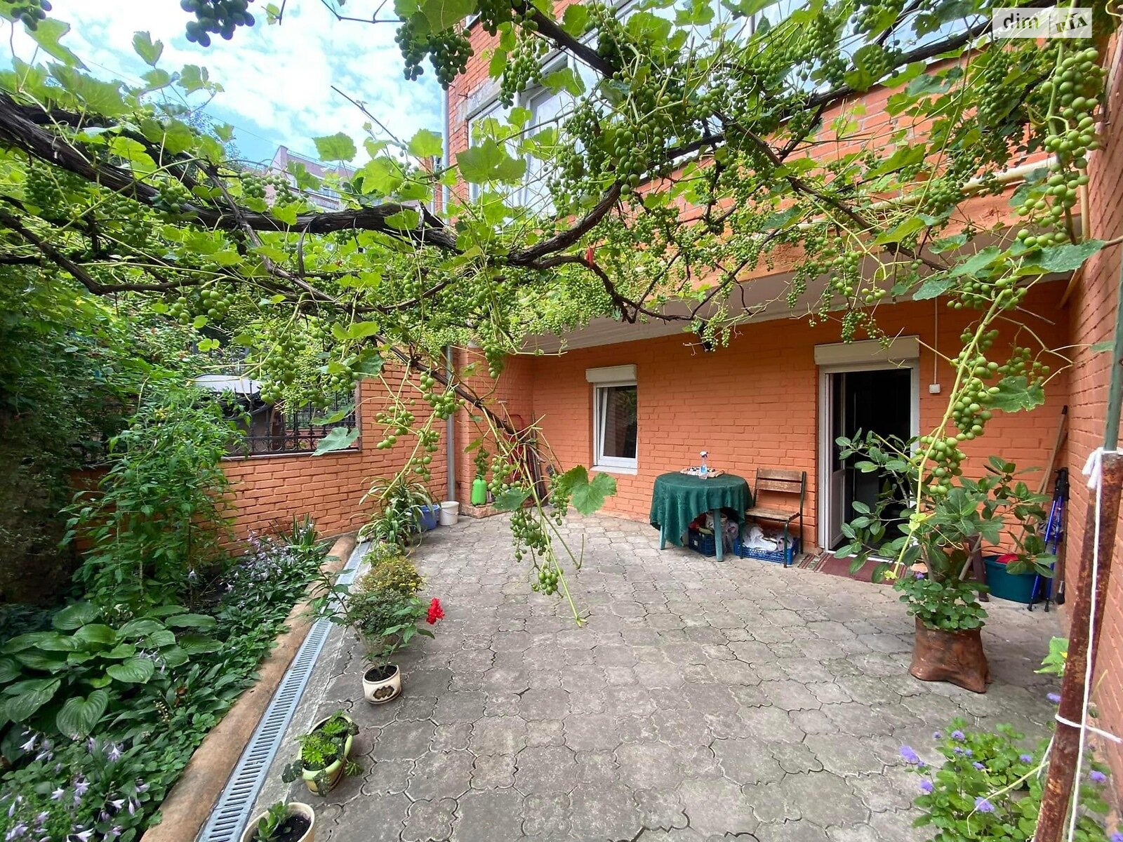 трехэтажный таунхаус, 265 кв. м, кирпич. Продажа в Тернополе район Канада фото 1 трехэтажный таунхаус, 265 кв. м, кирпич. Продажа в Тернополе район Канада фото 1