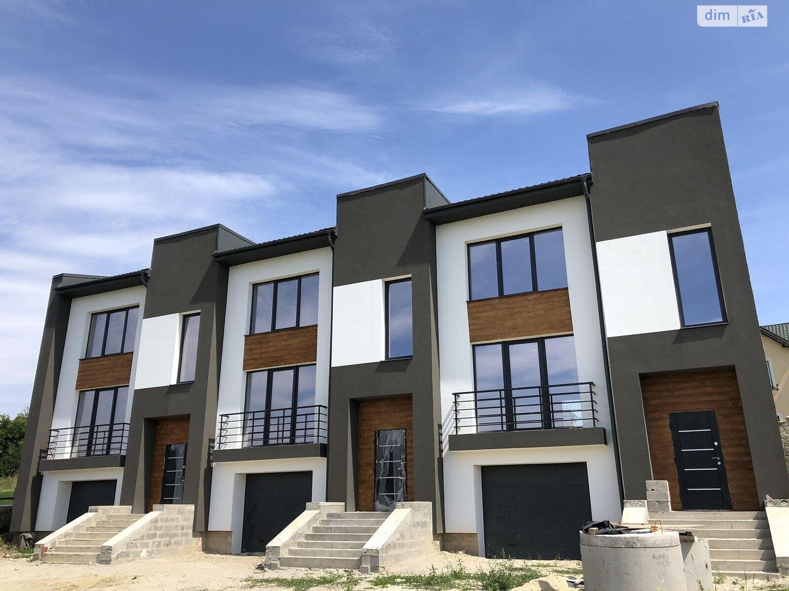 трехэтажный таунхаус, 180 кв. м, кирпич. Продажа в Тернополе район Кутковцы фото 1 трехэтажный таунхаус, 180 кв. м, кирпич. Продажа в Тернополе район Кутковцы фото 1